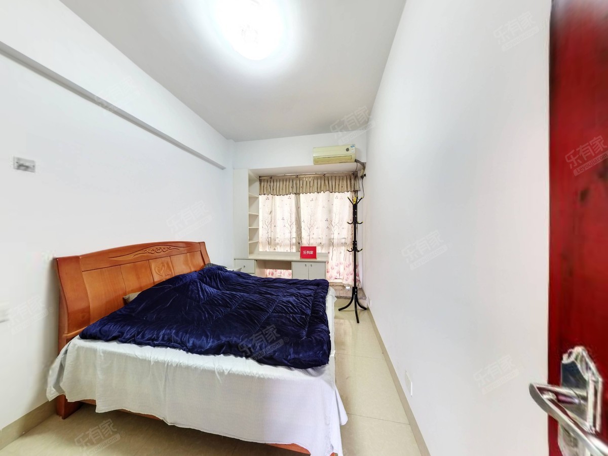 尚东泊景苑4房出售！