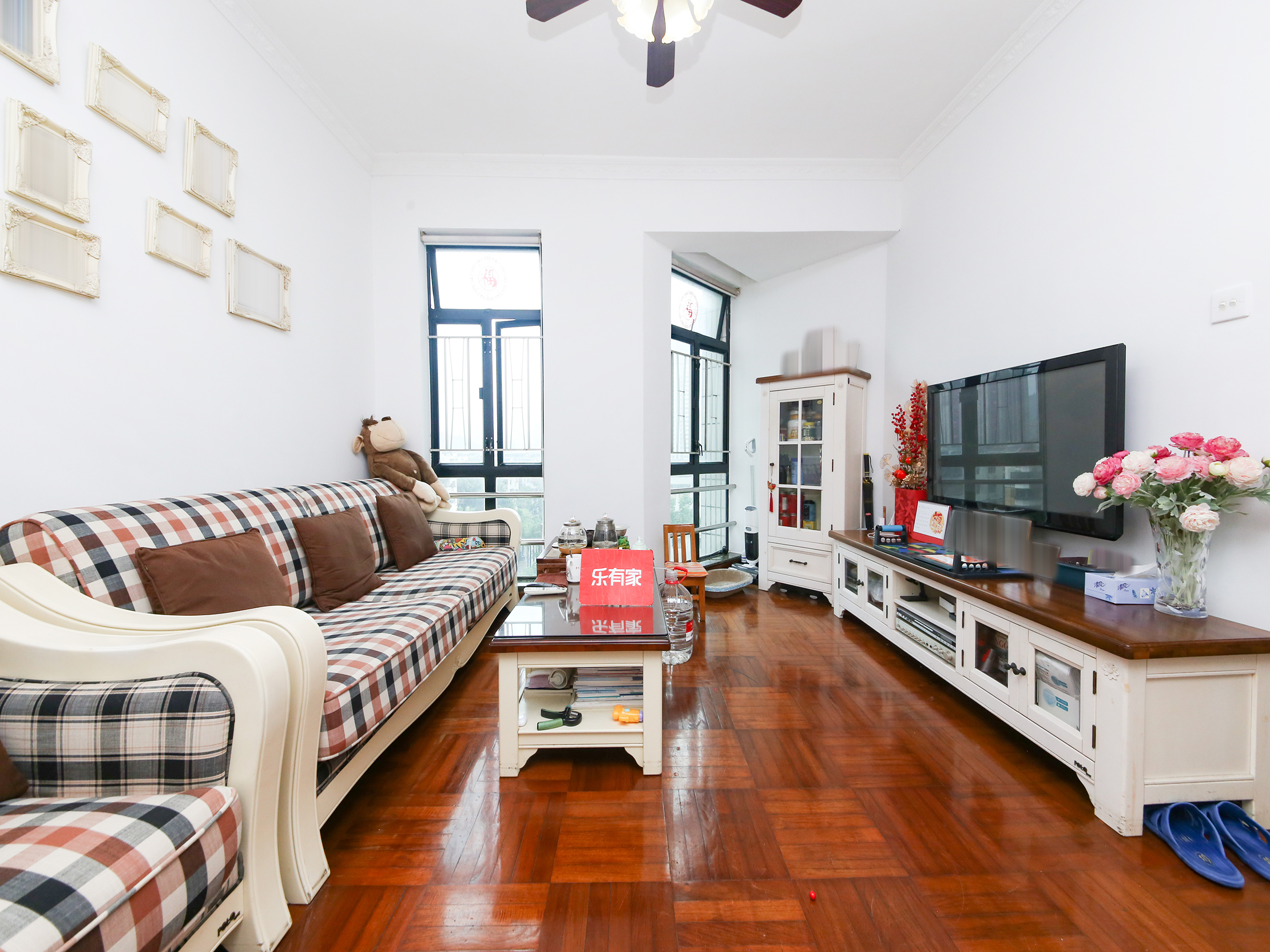 海连大厦新出精装修3居室出租