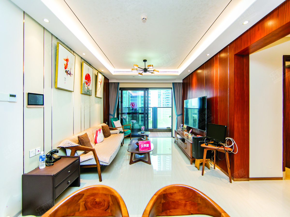 通透精装，方正敞亮，比较安静，装修很好