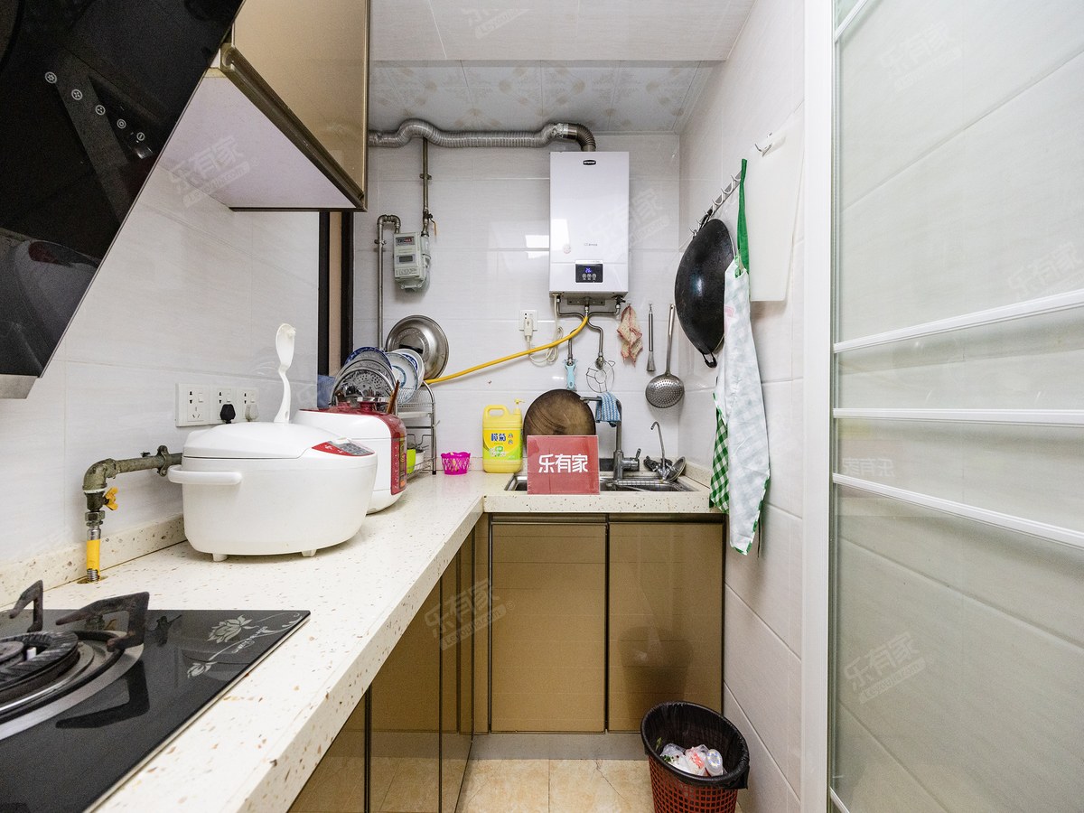 花样年装修漂亮大三房，业主诚心出售