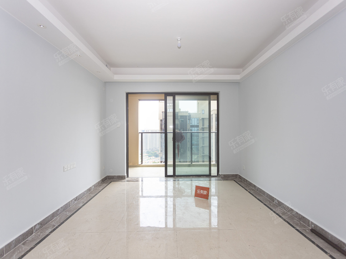 奥园隆基绿洲花园，朝东，普装3室2厅101m²