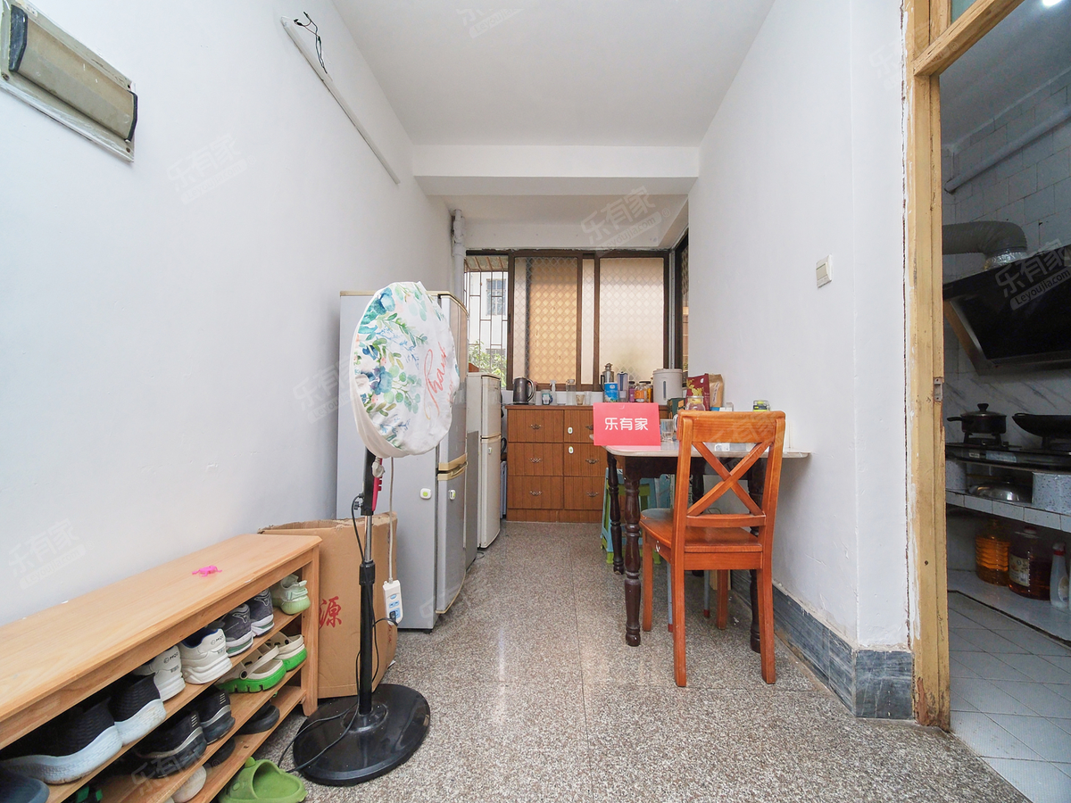 居家装修,保养得很不错,家私电齐全,可拎包入住。-深圳龙溪花园二手房