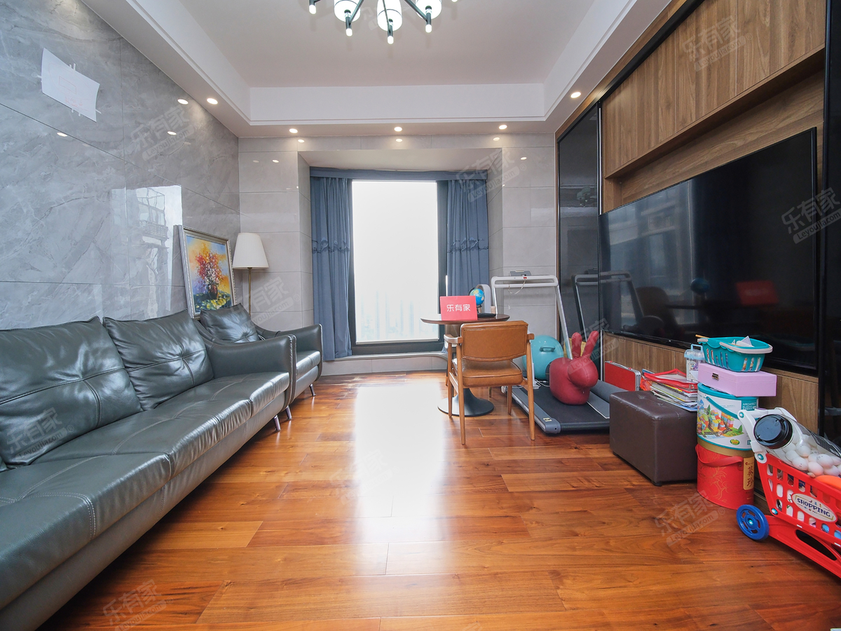 枫丹雅苑新出，百万豪装，高楼层视野好