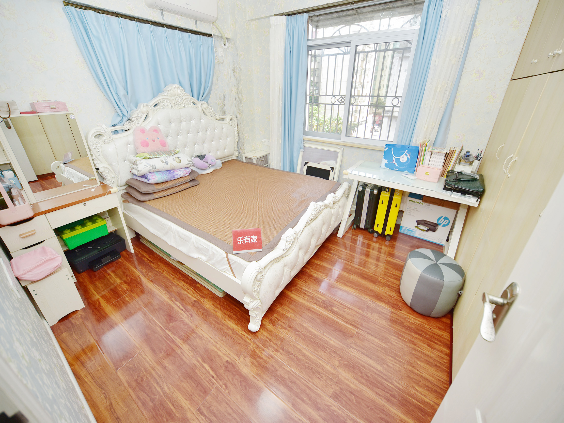 宝华花园，朝南中楼，阳光满屋，带花园，业主急售，随时看房！