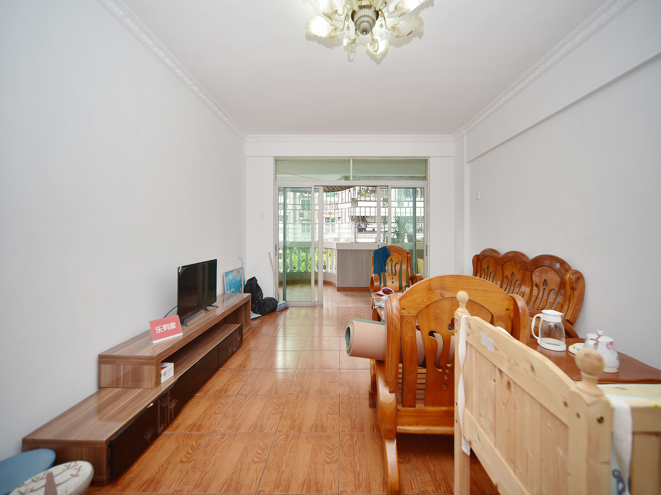 宝安体育馆对面，正规大三房，业主诚心出