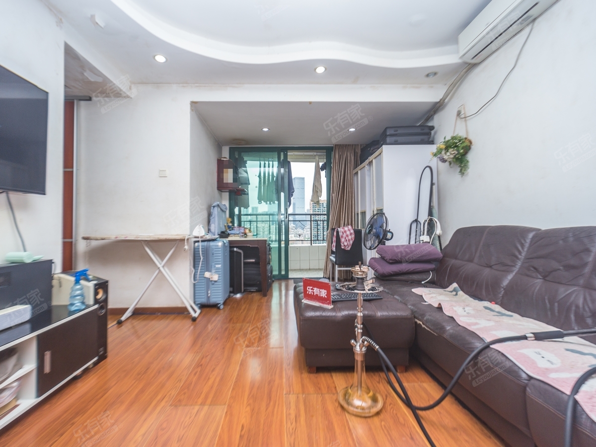 翠竹山旁，精装两房诚心出售