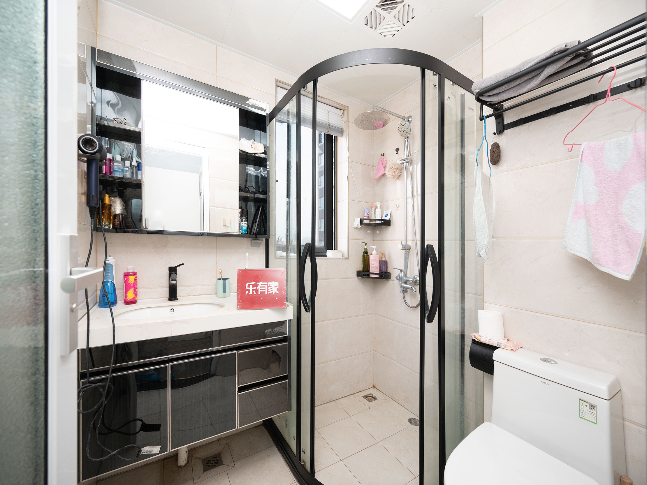 天汇时代花园二期，方正户型，通风采光佳，楼龄新，车位充足，近商业综合体与大型公园，业主诚心出售。