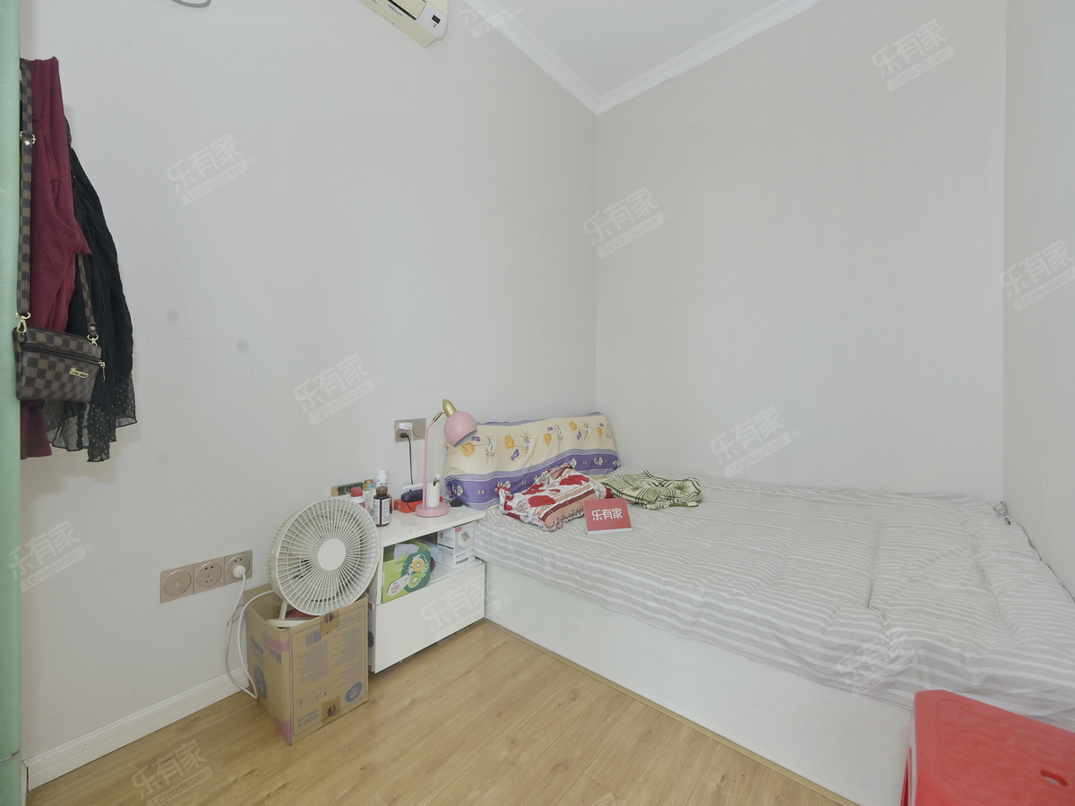 鸿云复式4房2卫业主诚心出售