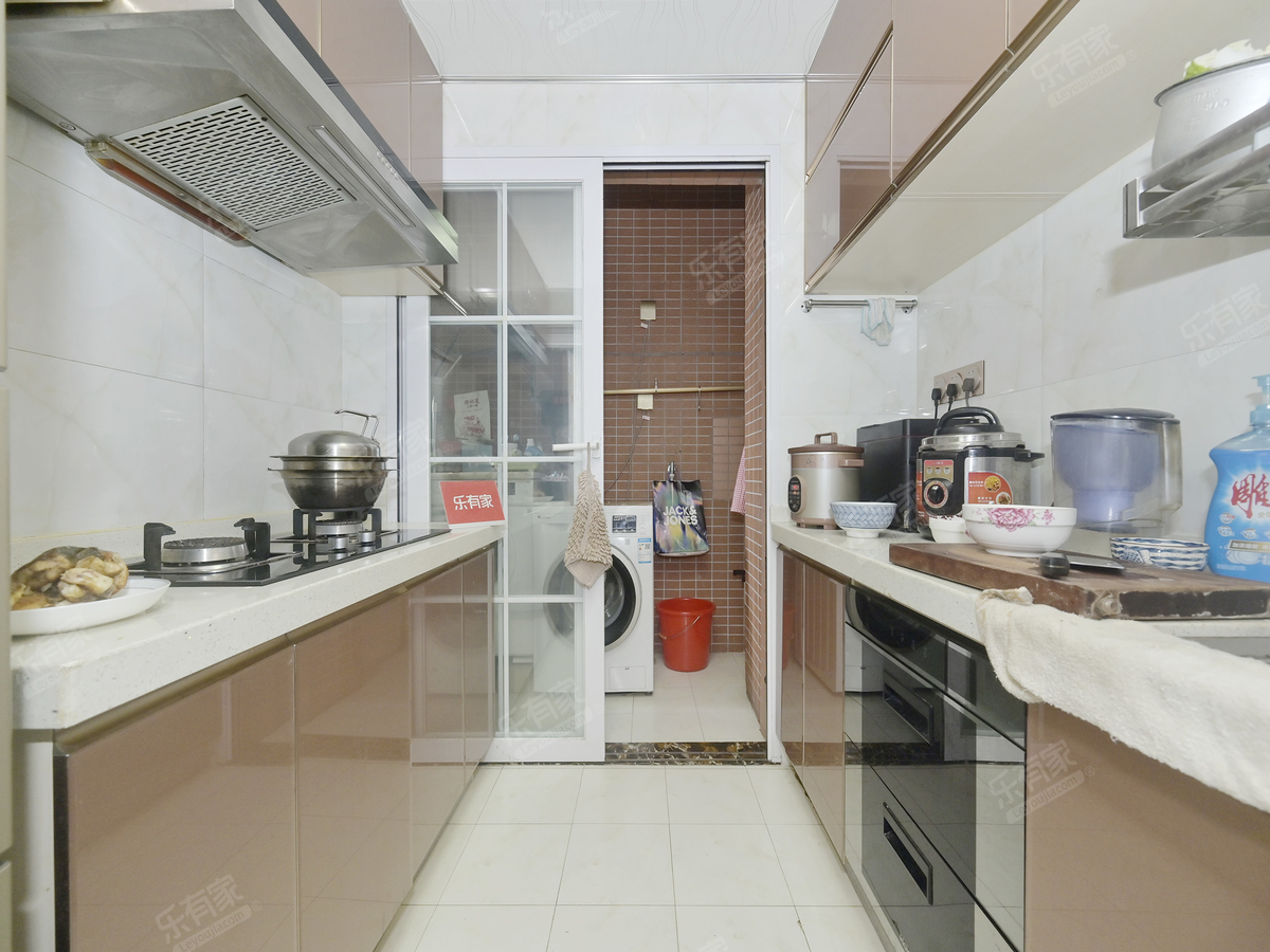 鸿云复式4房2卫业主诚心出售