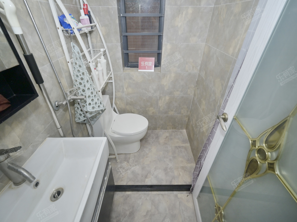 鸿云复式4房2卫业主诚心出售