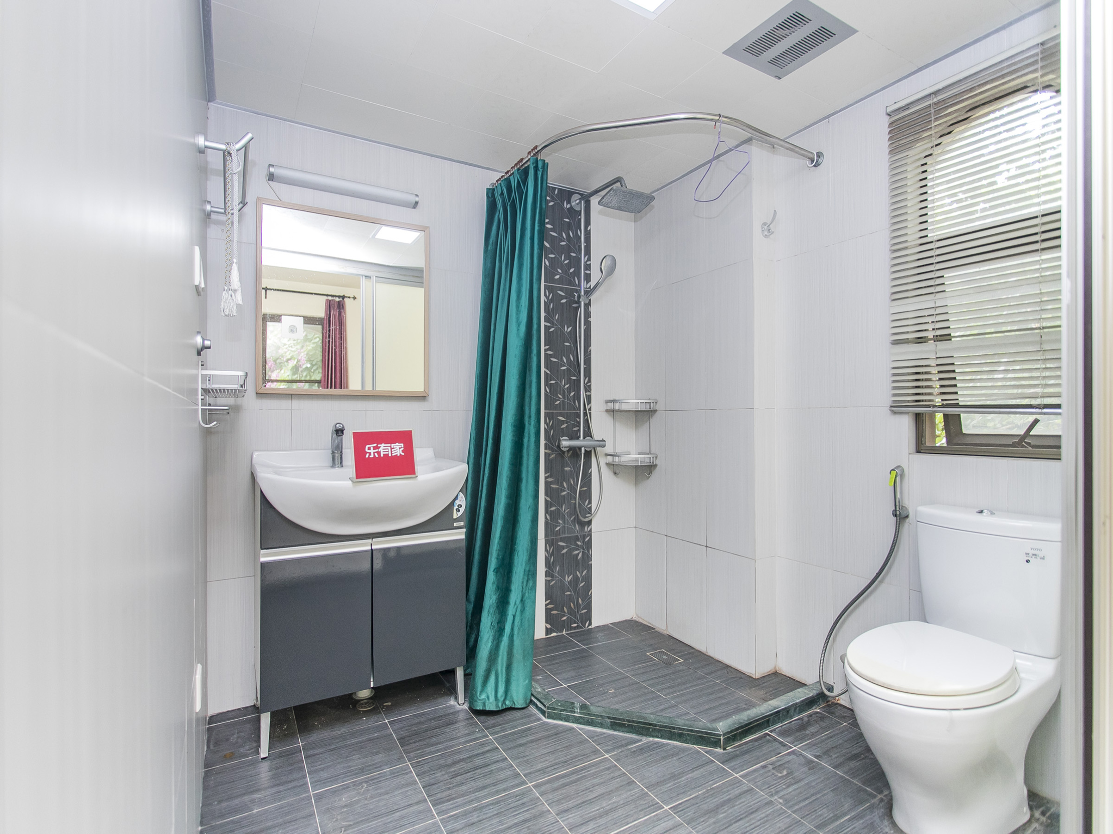 万科城精装三房，采光好居家舒适