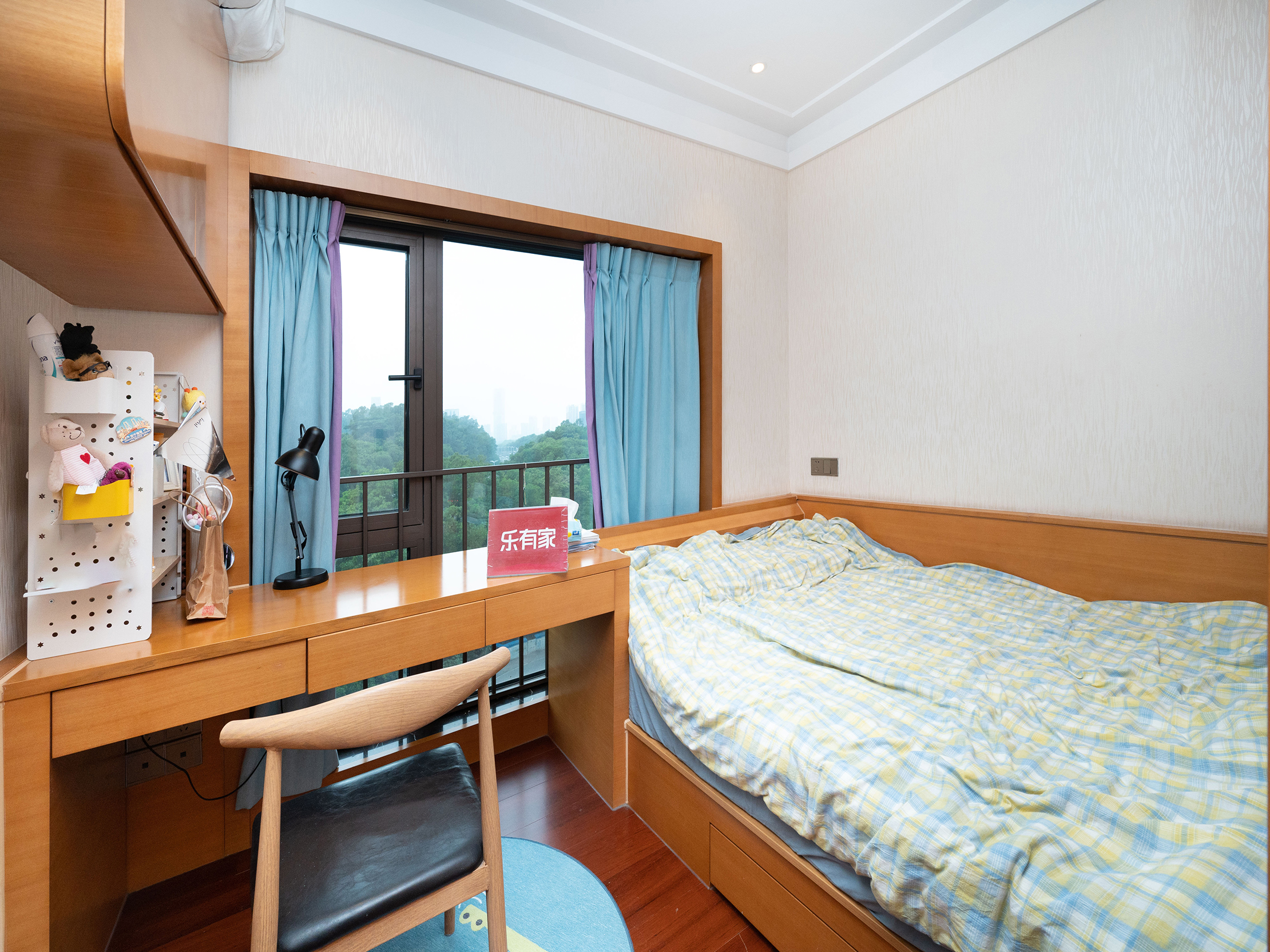 宝能公馆V-HOUSE南精装，生活配套齐全，交通便利。