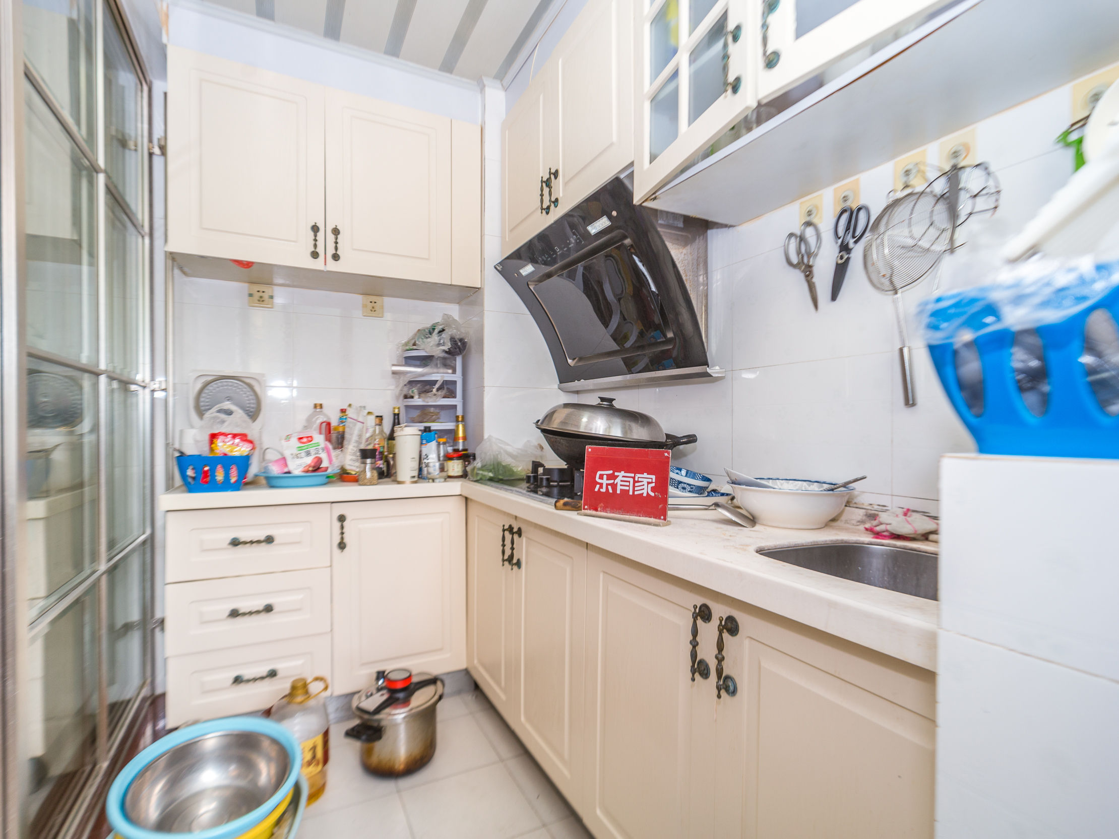 星苑诚心出售，低于均价，税费低，户型方正，通风采光优，车位充足，机会难得，不容错过！