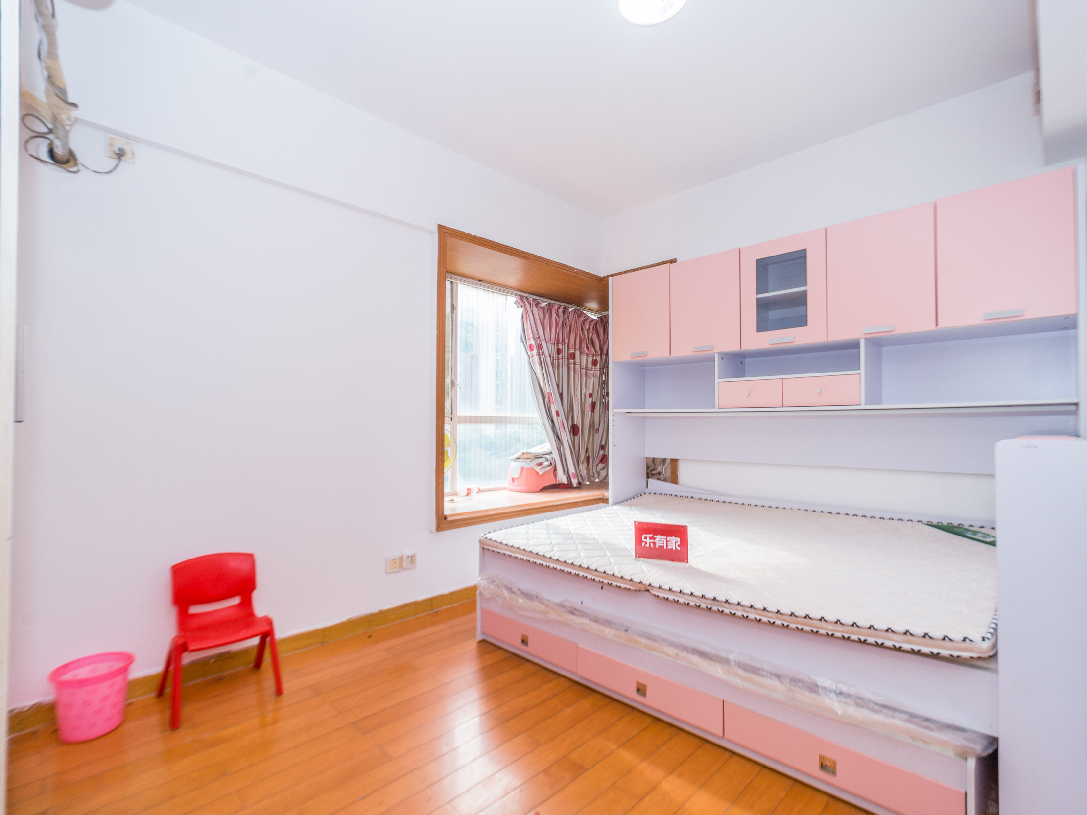 中城康桥二期，税费低，户型方正，通风采光优，带地面花园，业主诚心出售！