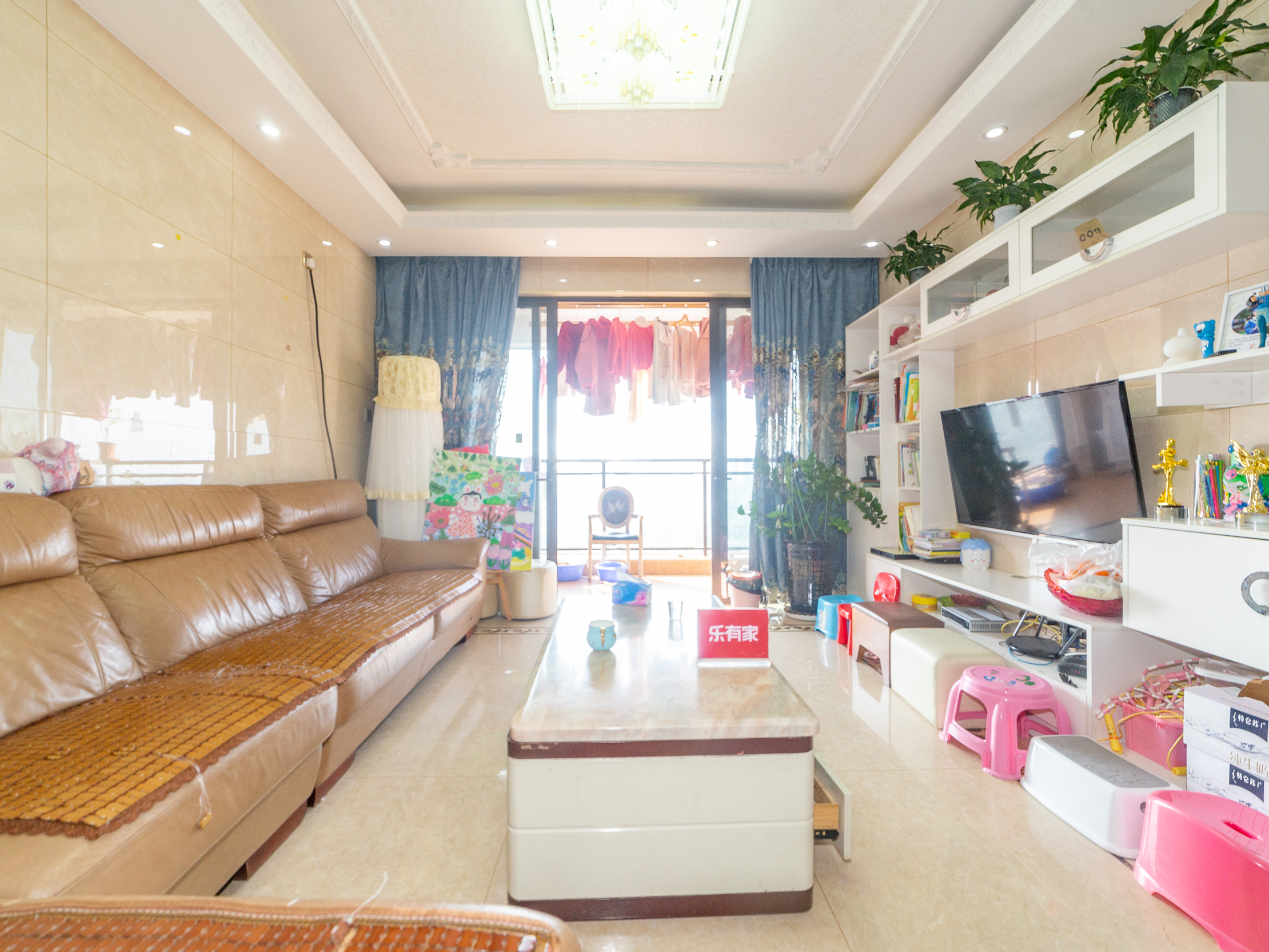 坪山优质三室两厅户型，西南朝向，采光充足，改造空间大，自由发挥，尽享舒适生活。