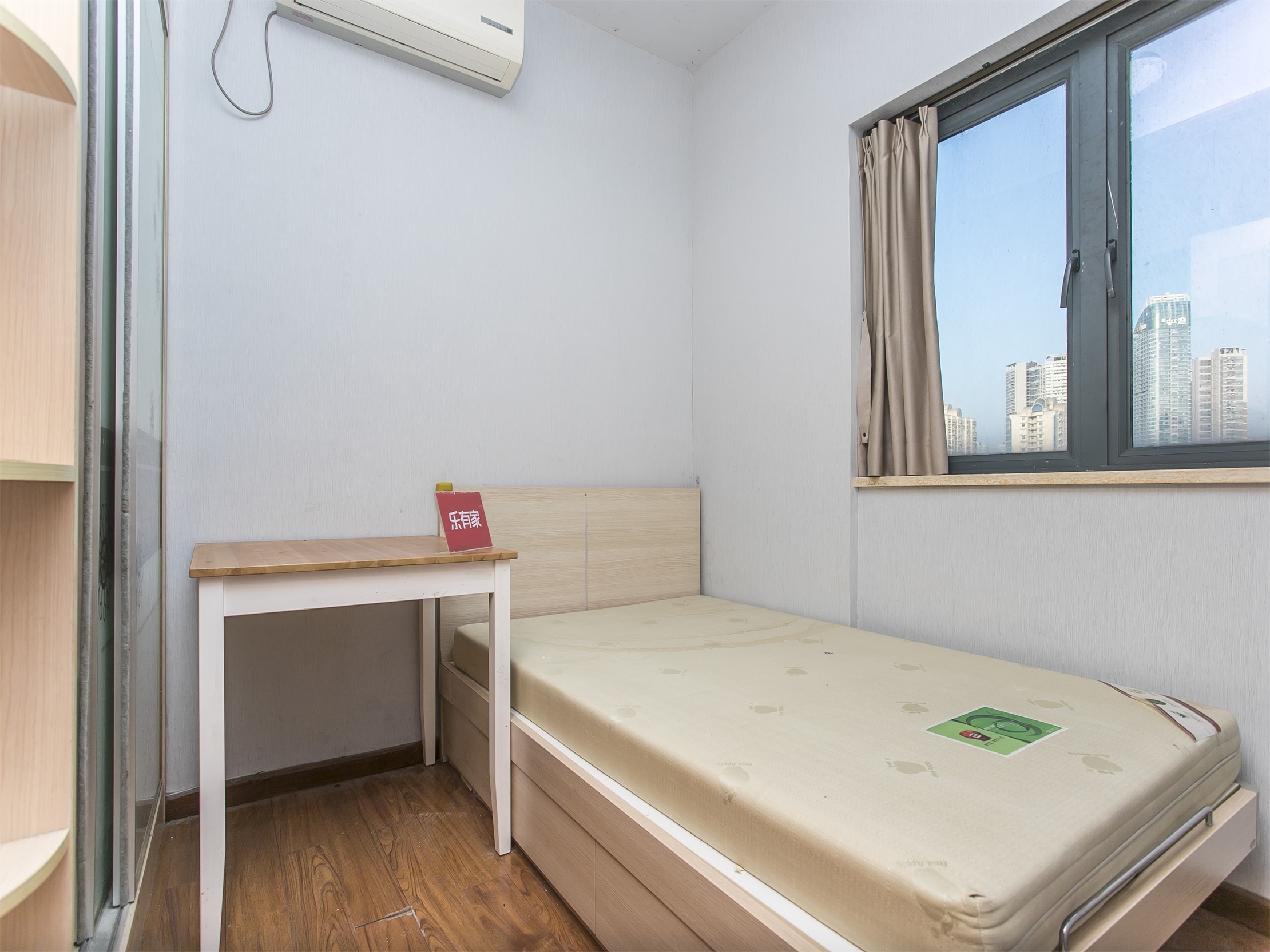 新出精装修两房，地铁口物业，酒店式公寓