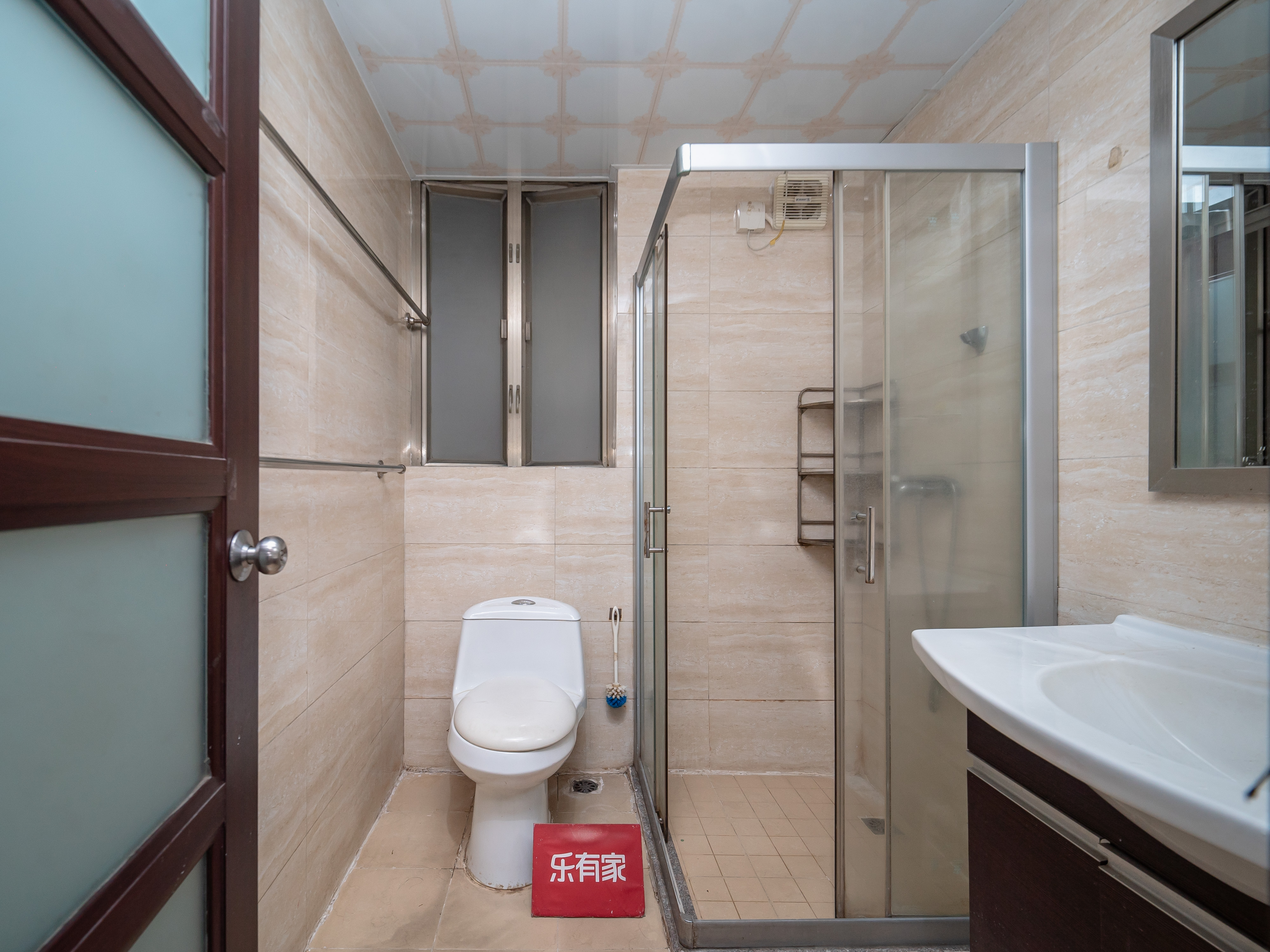 新会碧桂园和院，税费低，户型方正，朝南采光佳，带地面花园，业主诚售，随时看房！