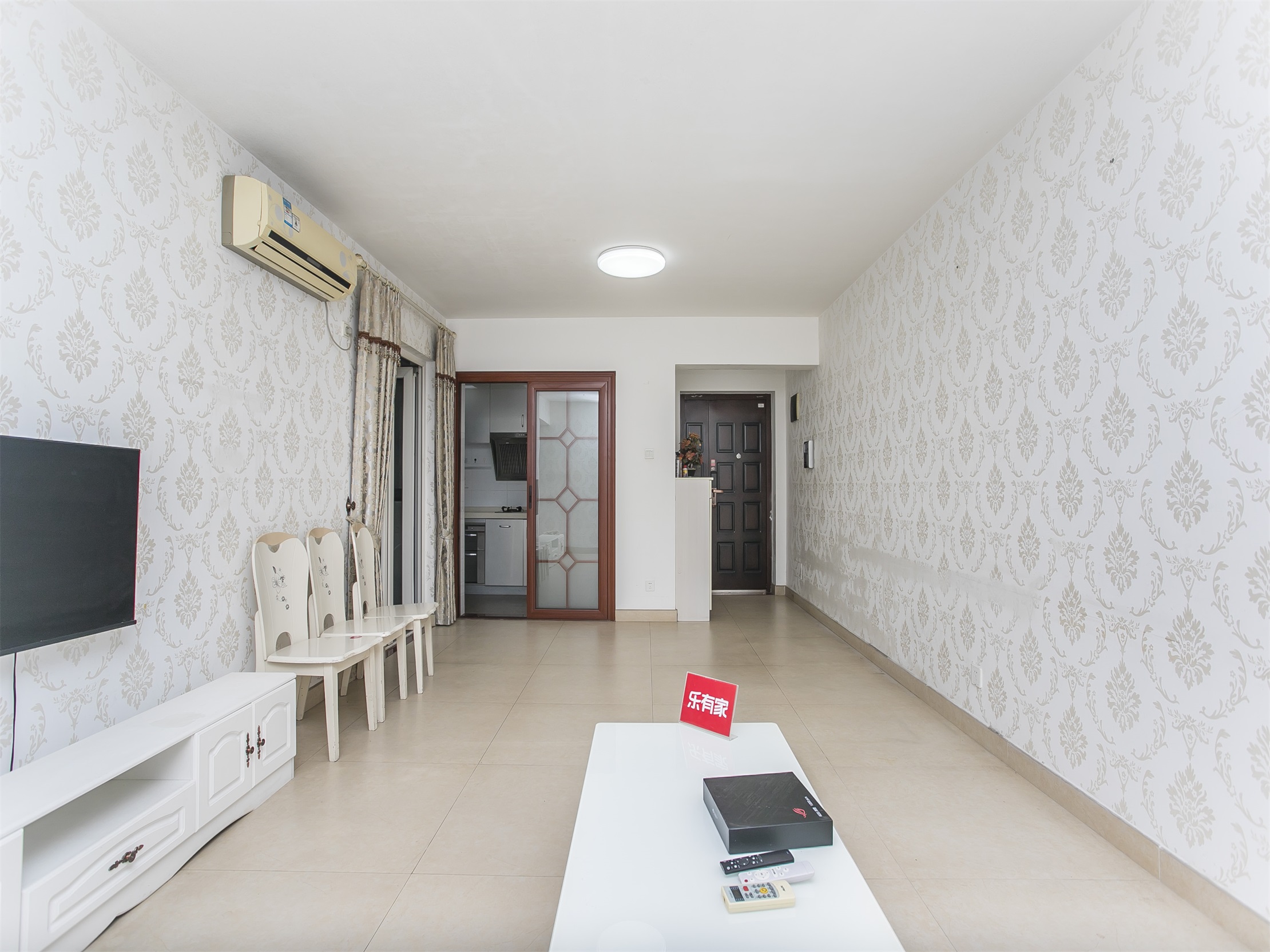 侨香村精致3房，使用率高，配套齐全，地铁口物业，侨外