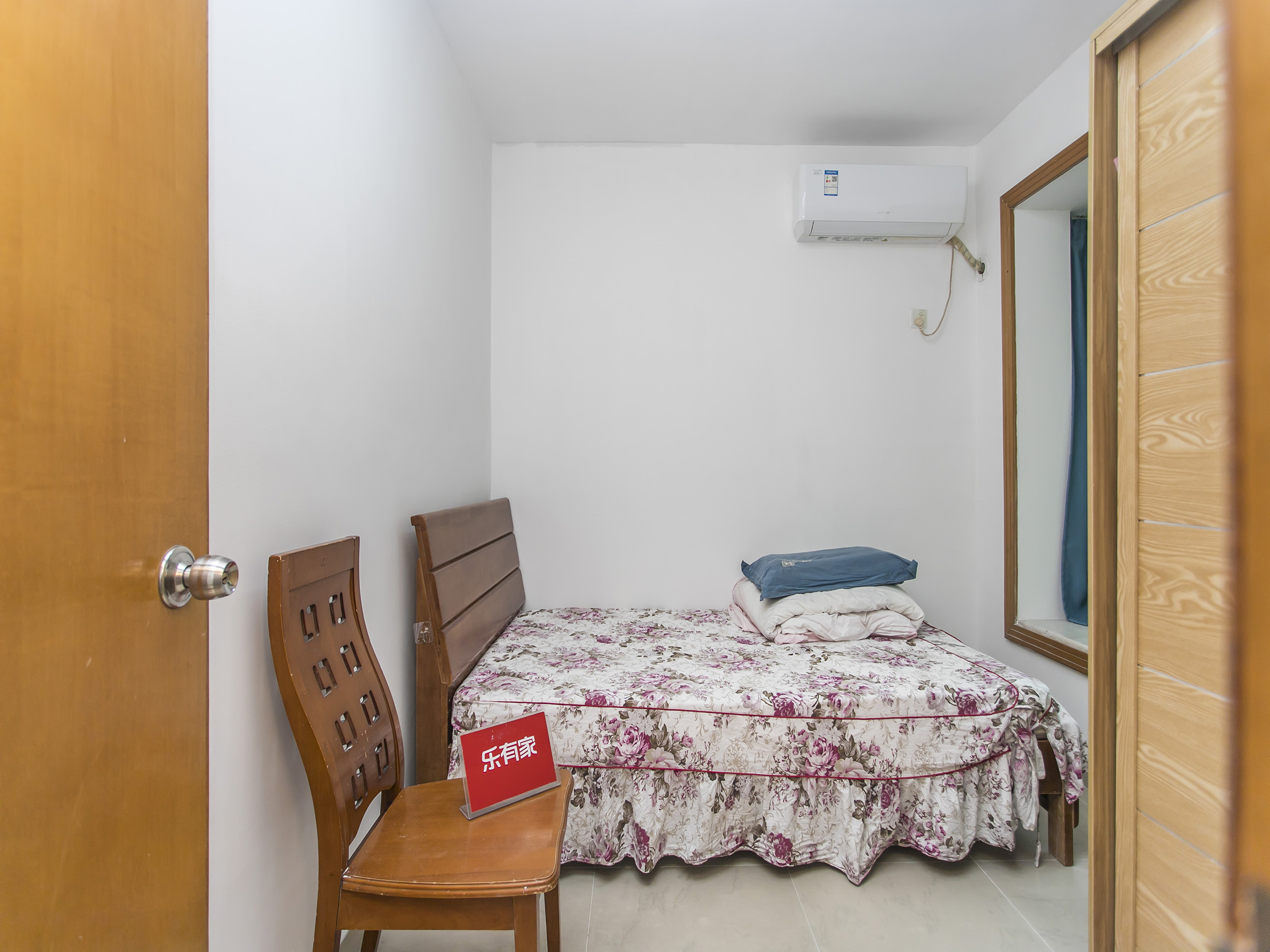 户型使用率很高,厅出阳台东南朝向采光明亮