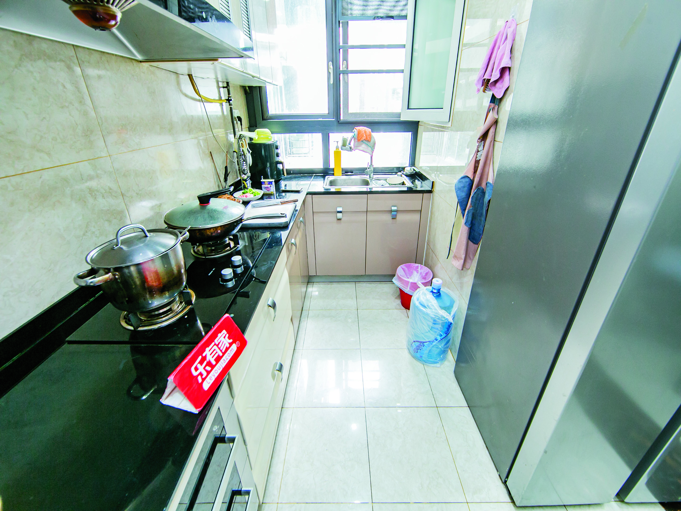 南山2015年次新三房，安静楼栋，业主诚心出售，楼下双地铁口