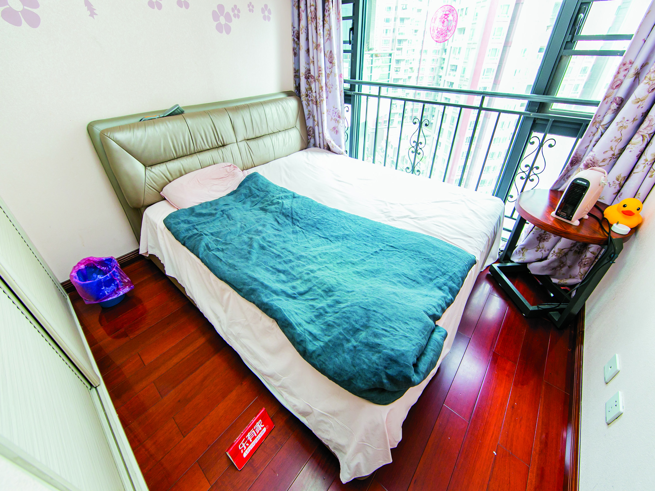 南山2015年次新三房，安静楼栋，业主诚心出售，楼下双地铁口