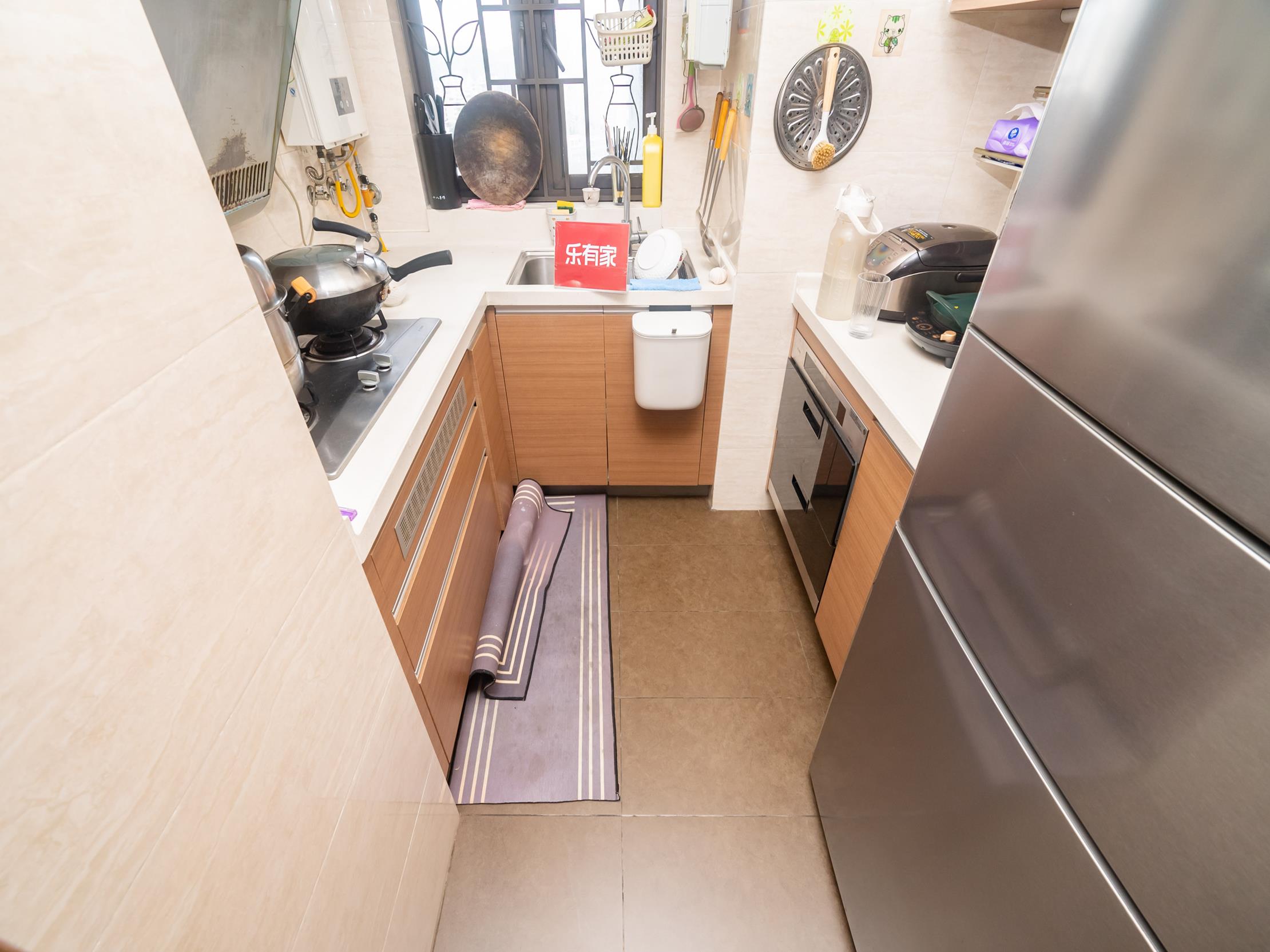 万科麓城三期三房，泳池配套，车位充足，半山品质