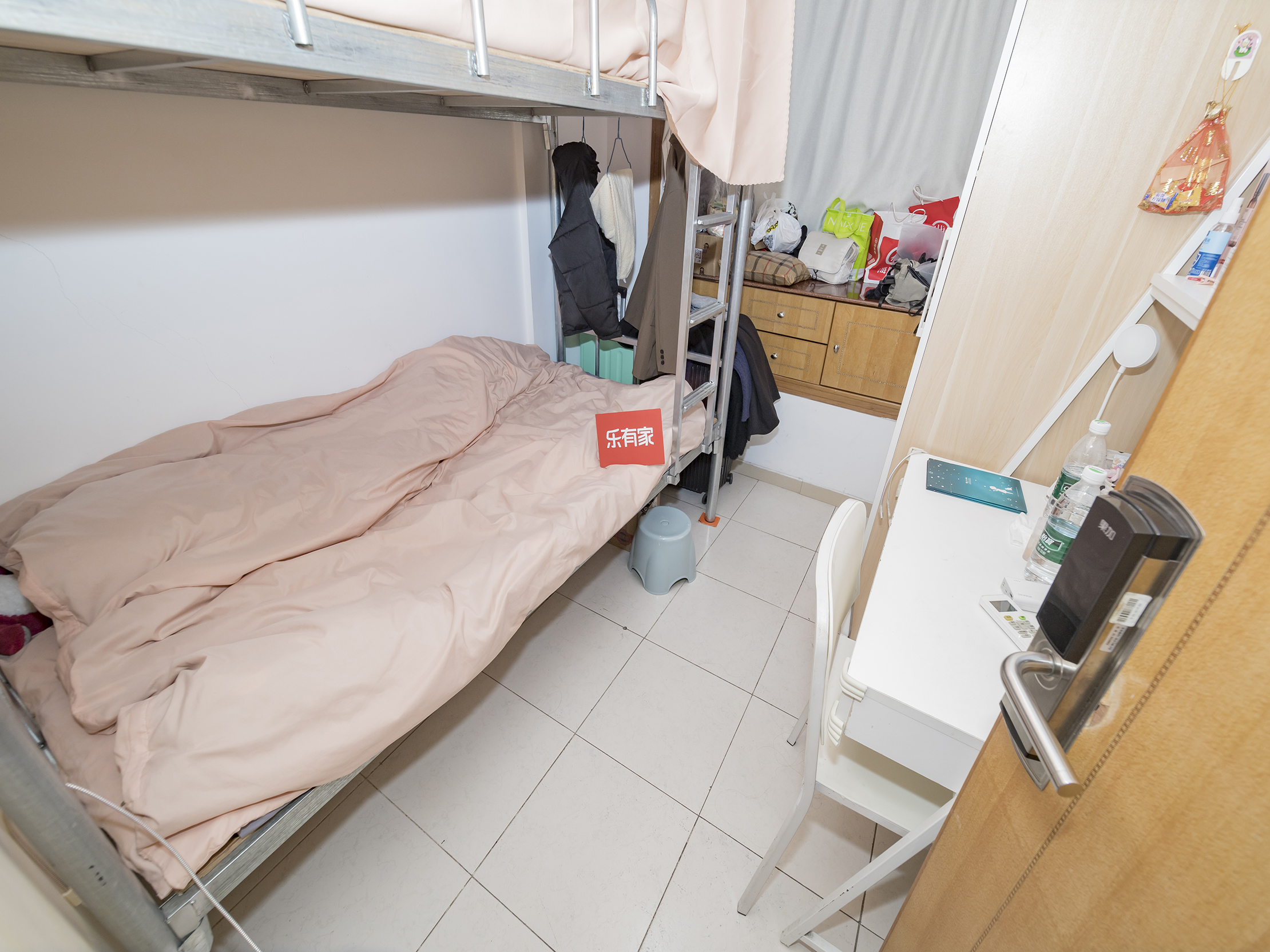 大芬地铁口，低密度花园小区，正规三房诚心出售