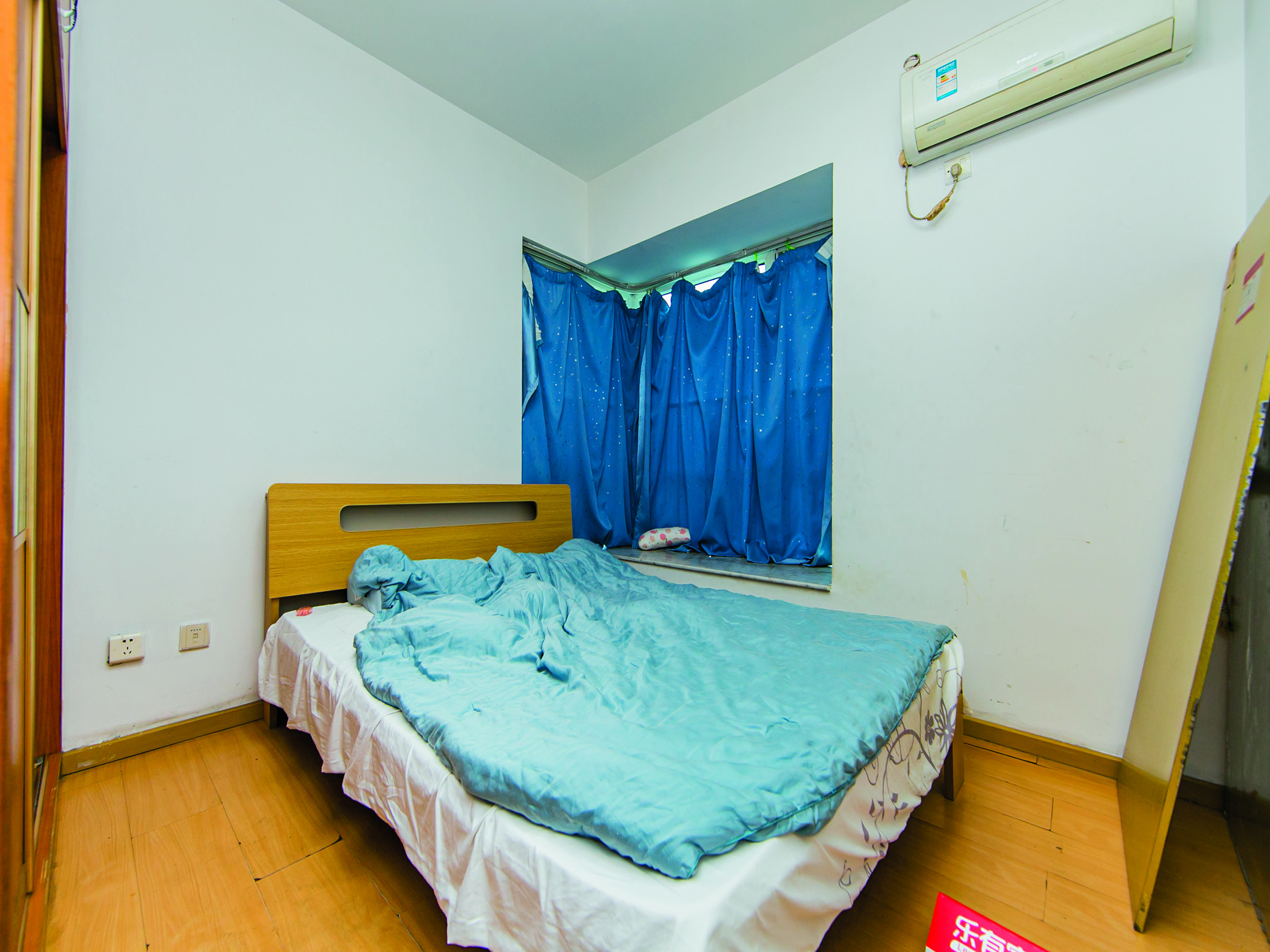 舒适两室两厅，公园环绕，地铁便捷，理想家居选择。