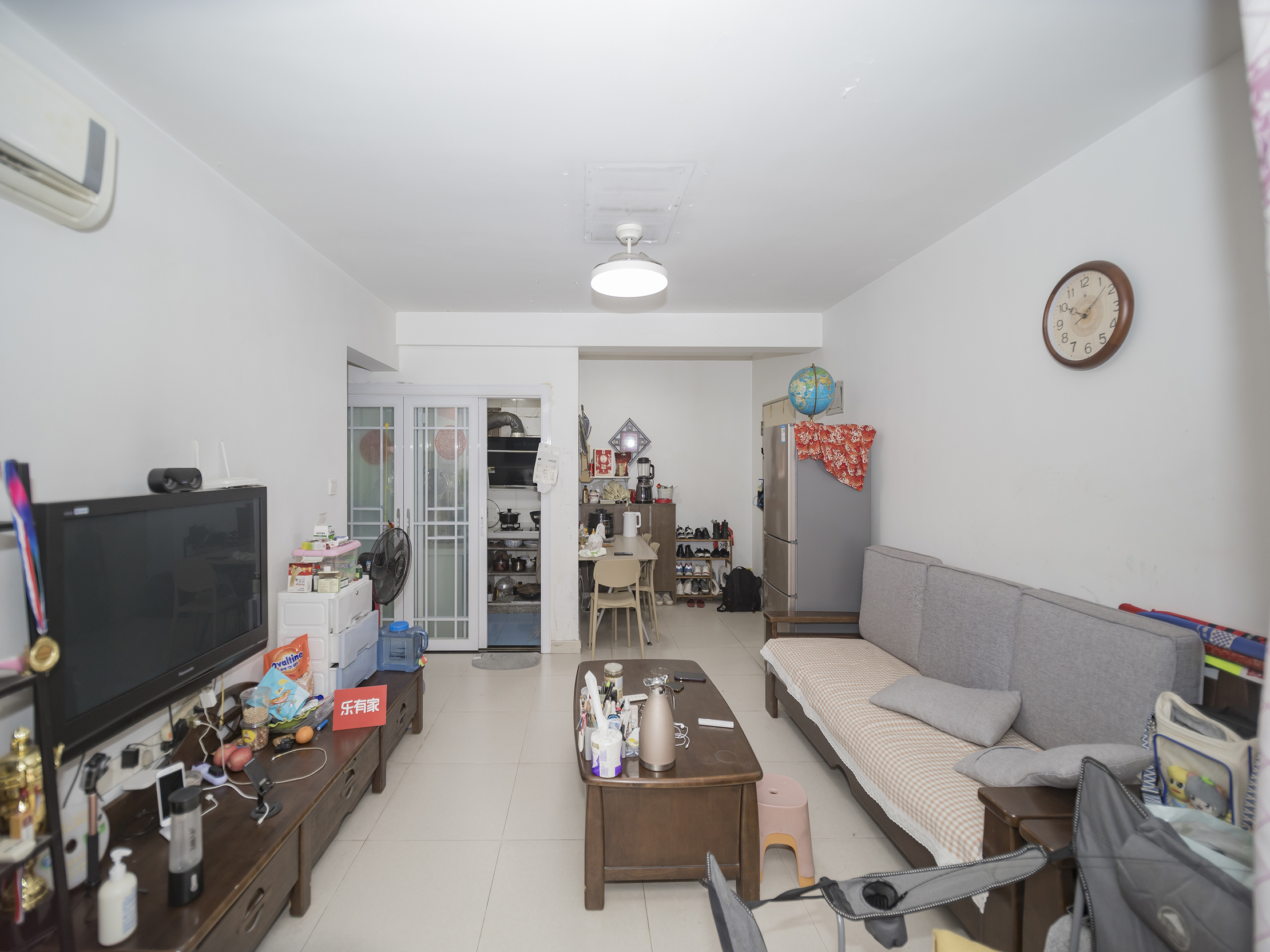 荣超花园，大型住家小区，朝南两房，诚心出售