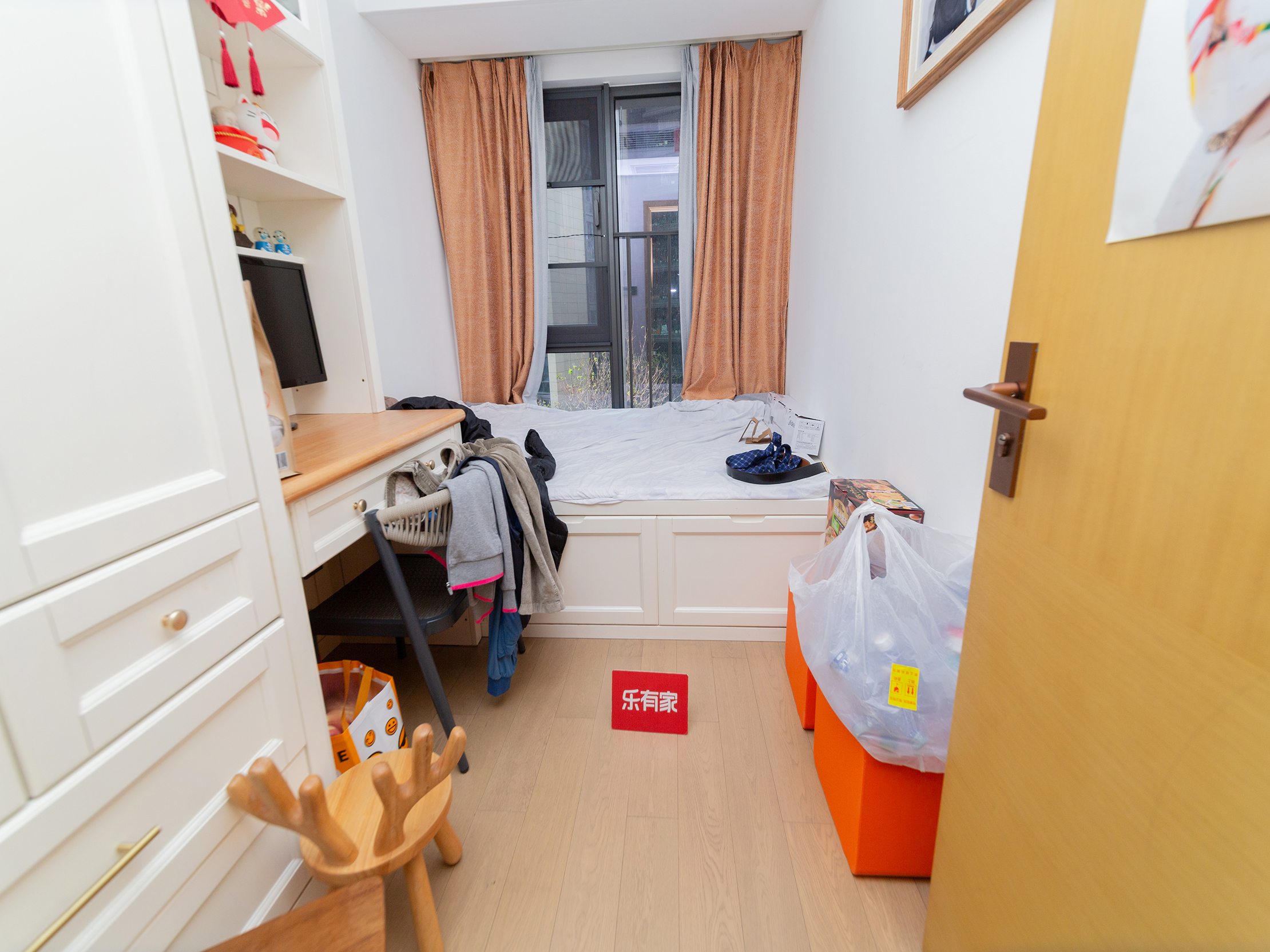 1.万科星城精装3房