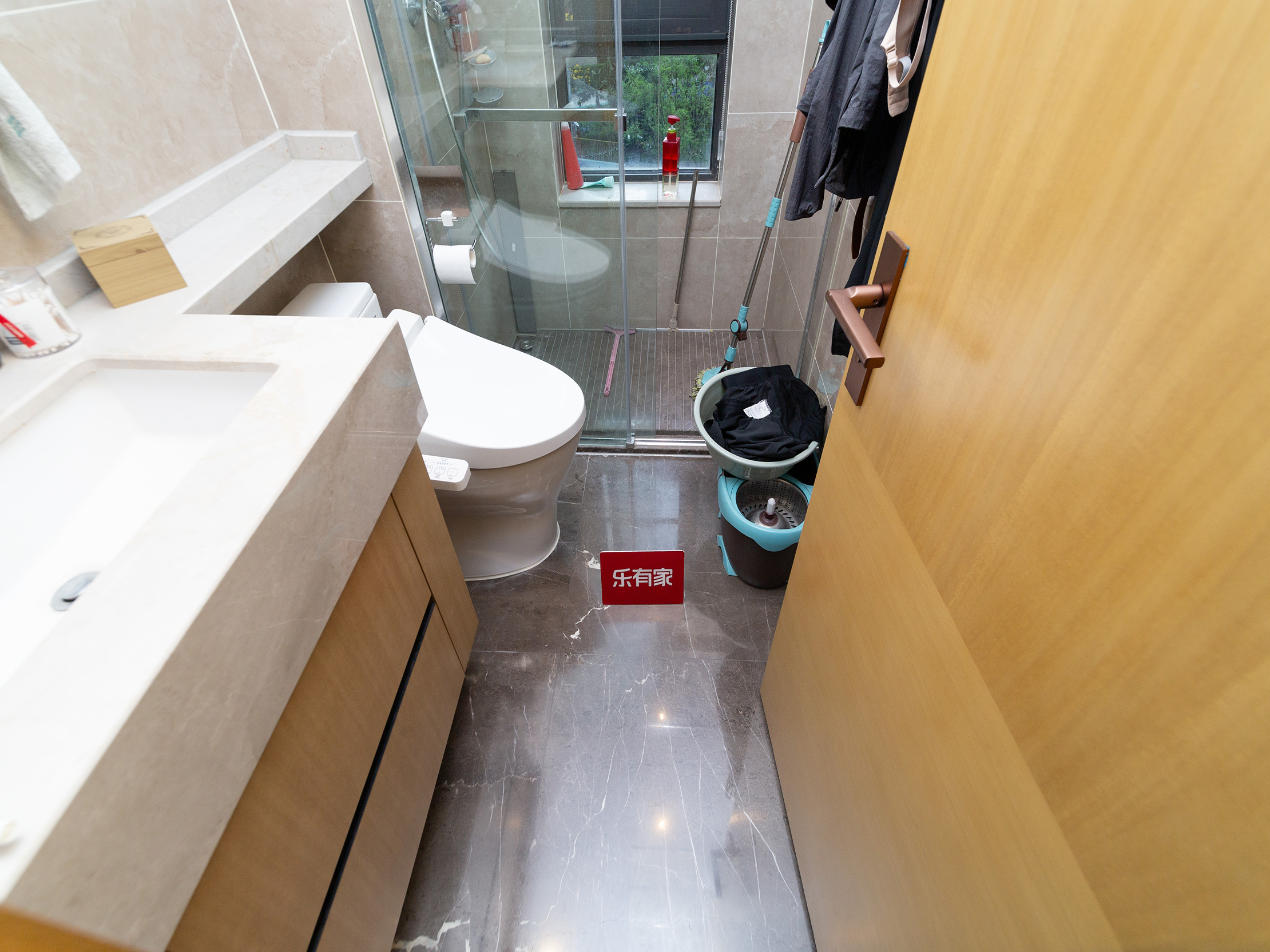 1.万科星城精装3房