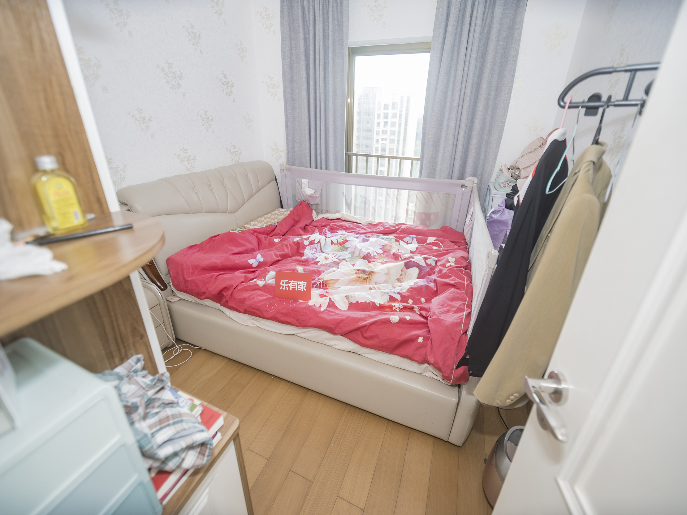 花城精装三房，业主诚心出售，看房方便