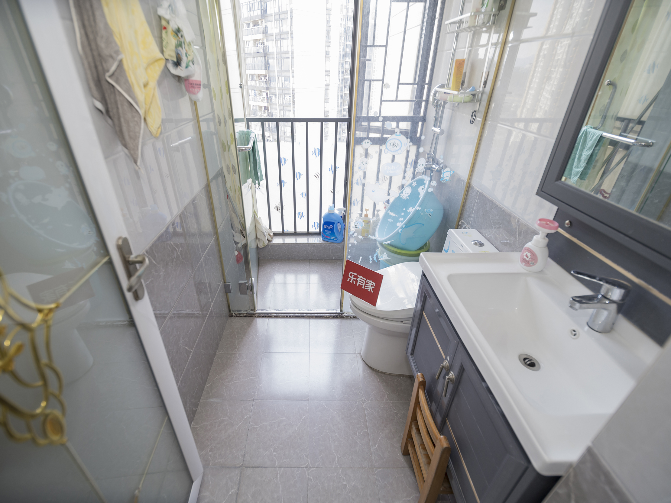 满五，业主精装修自住，诚心卖