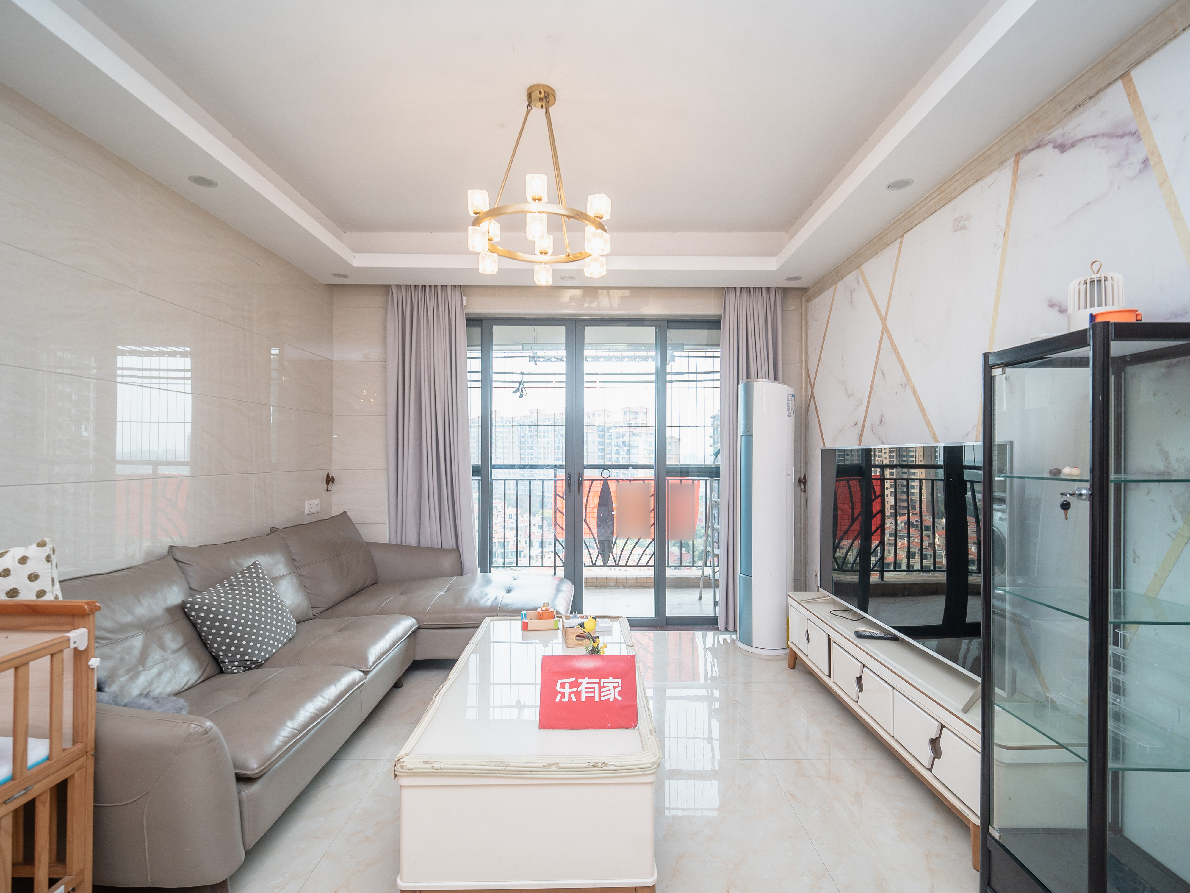 奕聪花园 东南 毛坯 4室 2厅 185m²