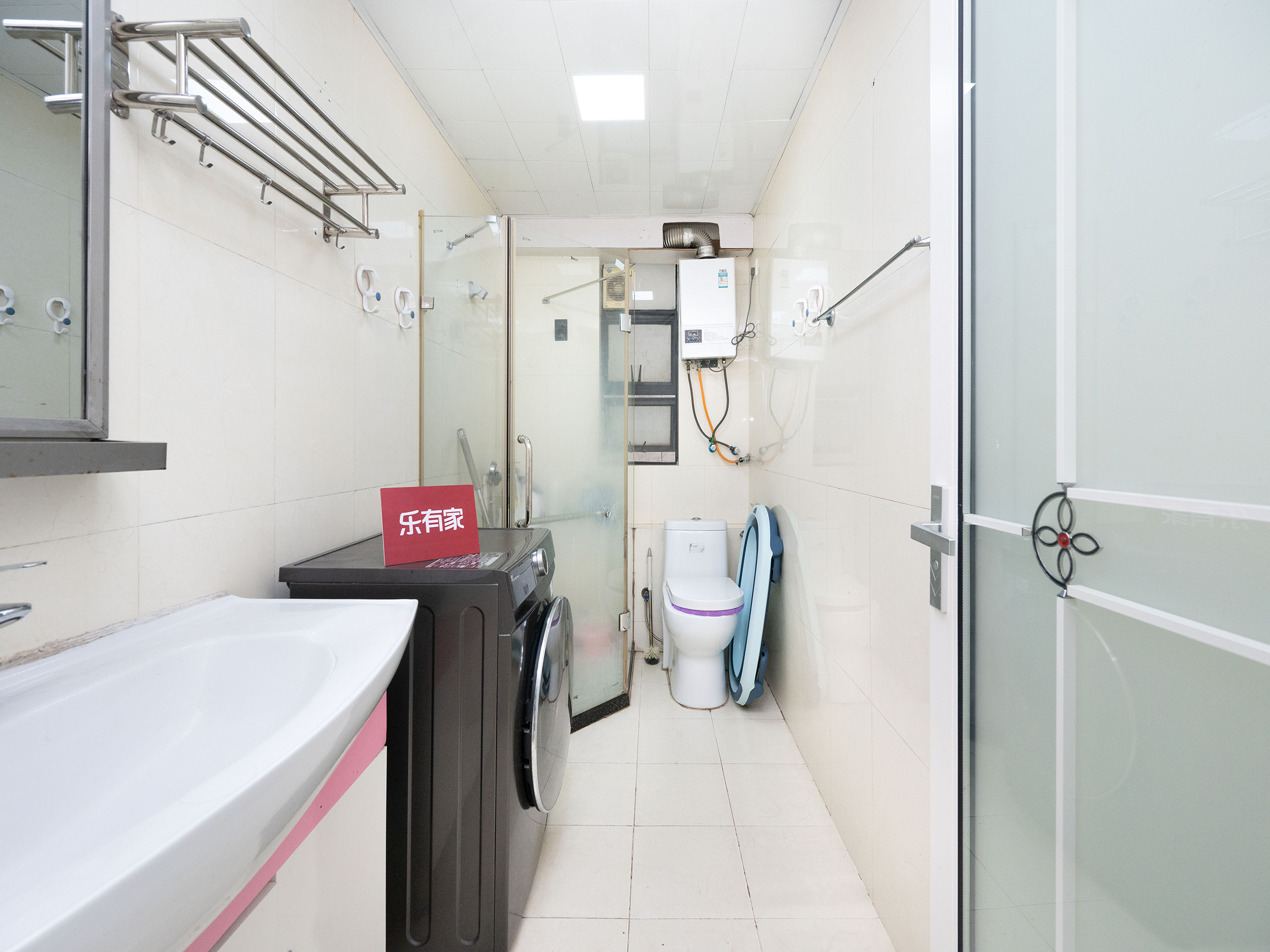 地铁环绕，出行方便，业主诚心出售