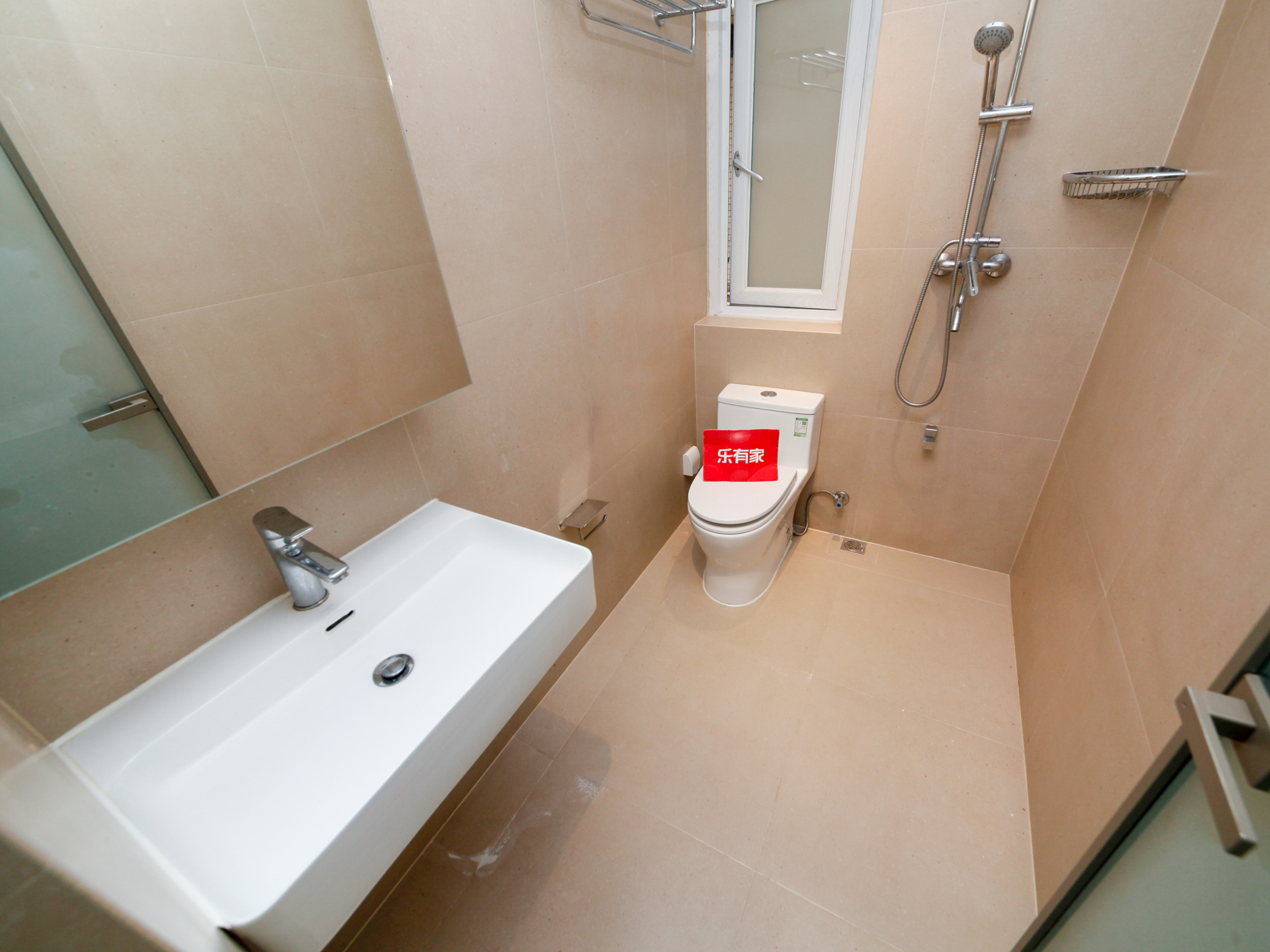 华侨城中旅广场，全新装修，全屋朝南视野无遮挡