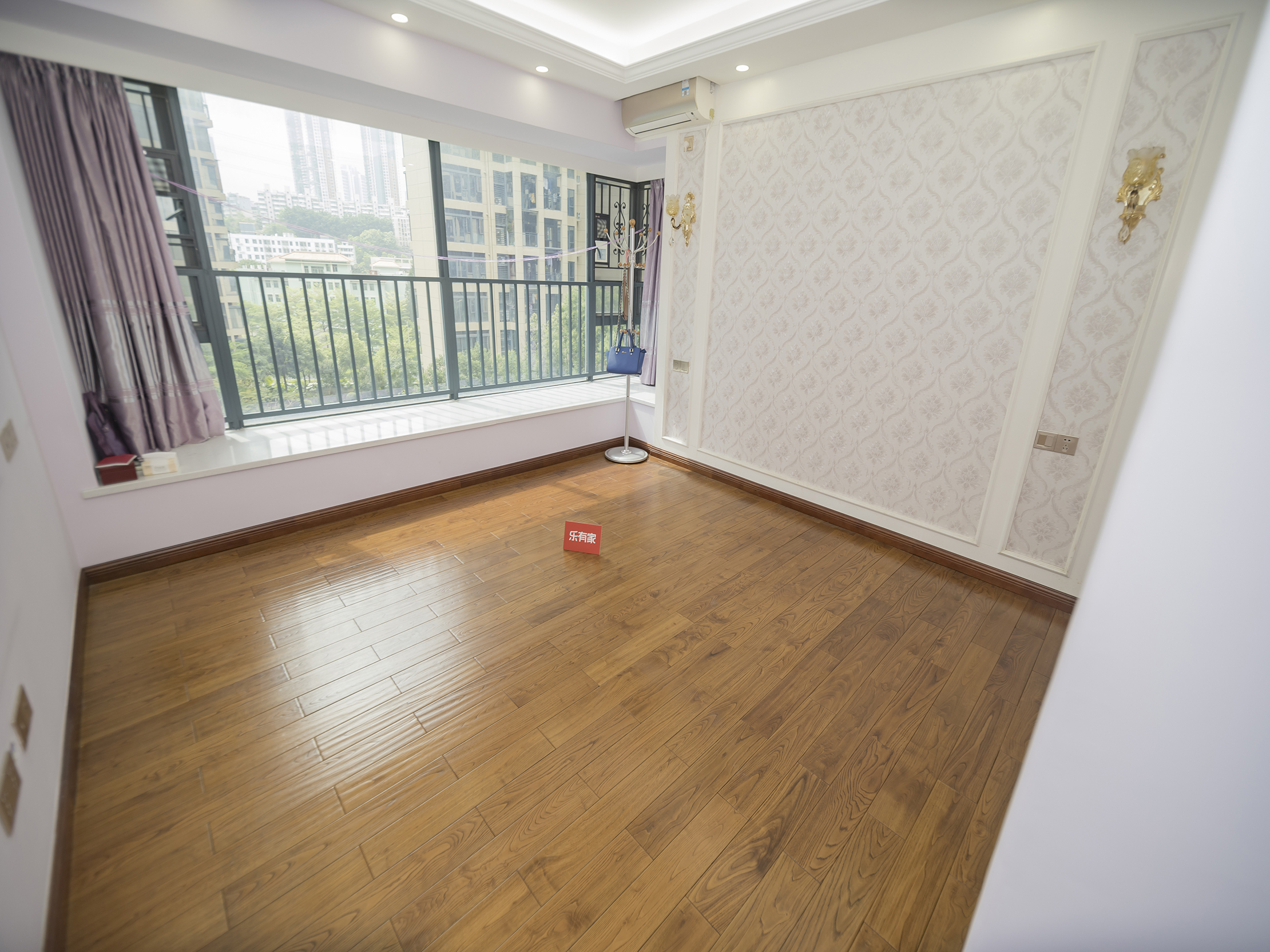 万象汇旁，百鸽笼地铁口小区，精装房！