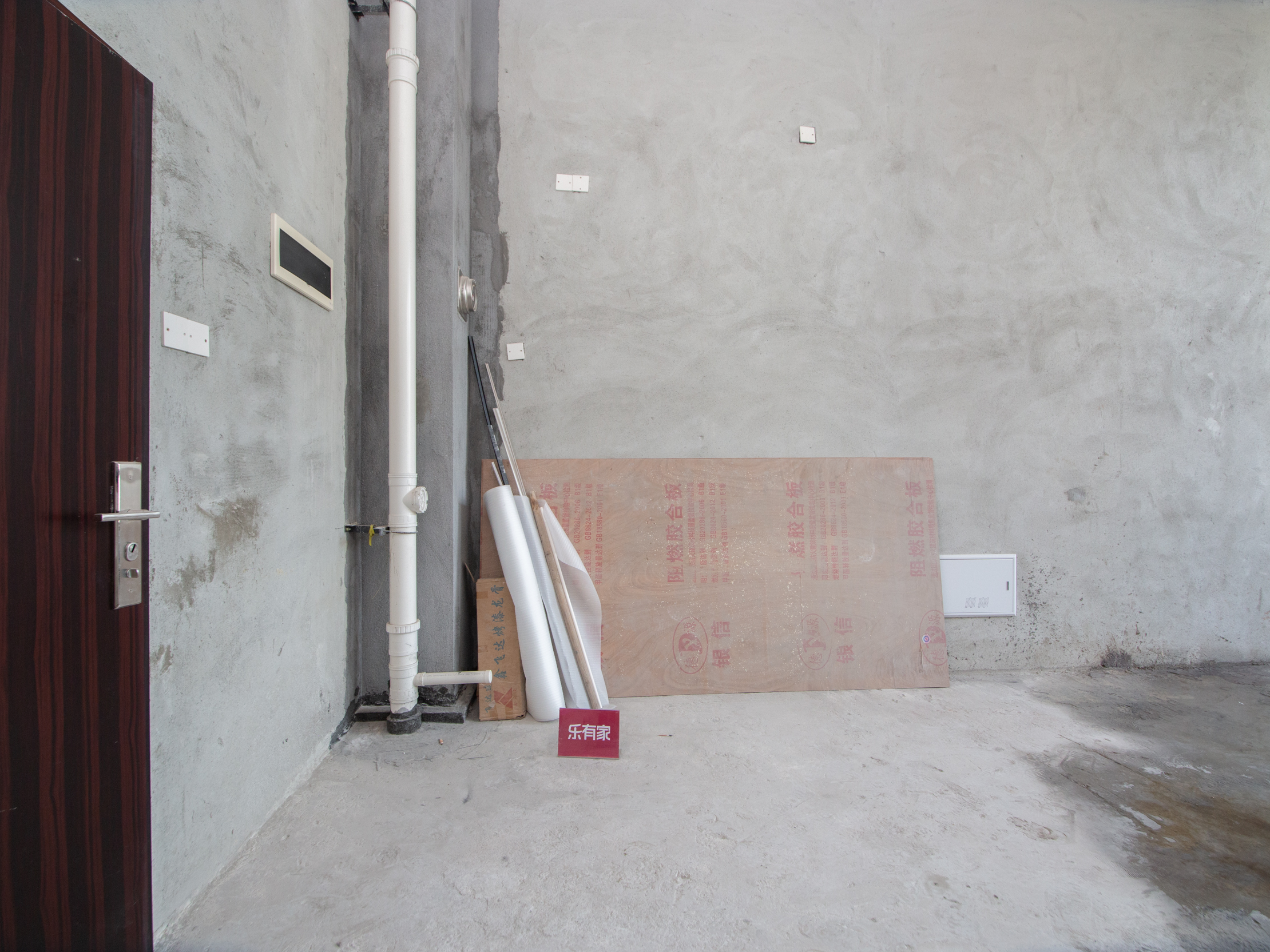 这套房子买进来就超了200个W,这次下来就是帮别人持有还倒贴