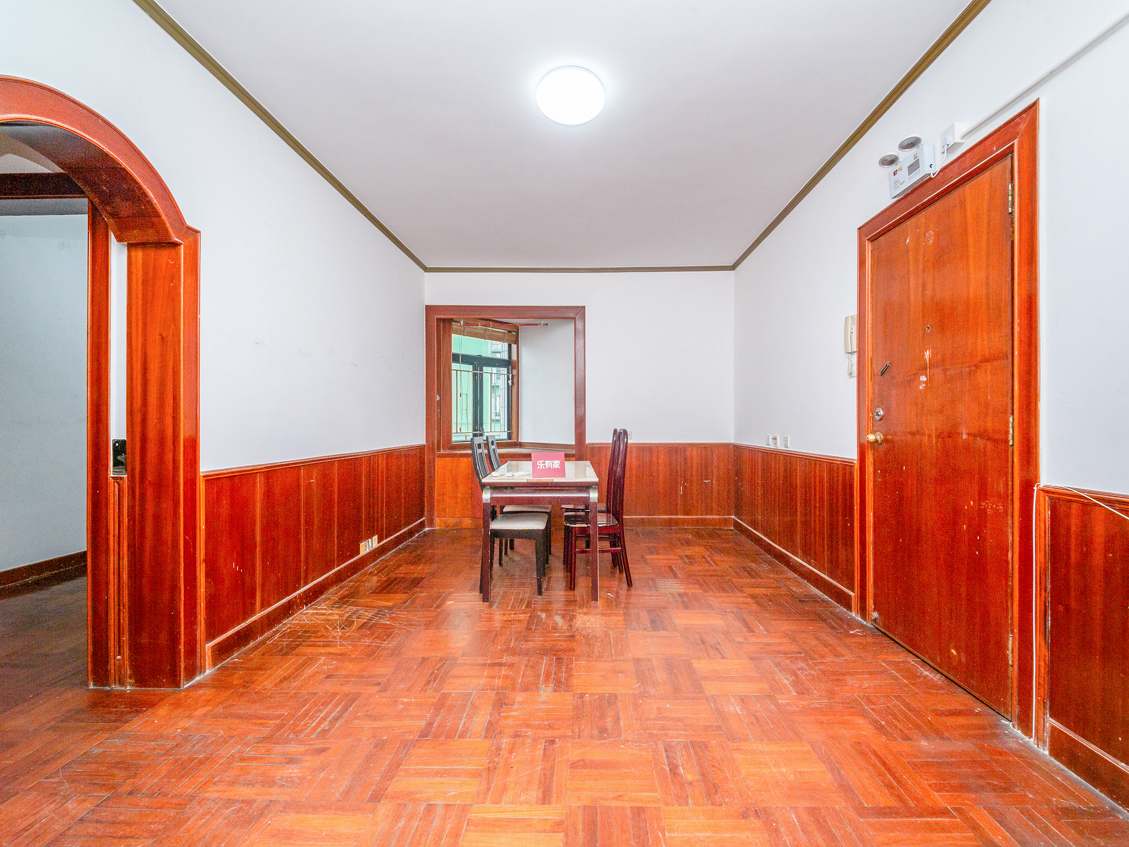 海连大厦三房出售