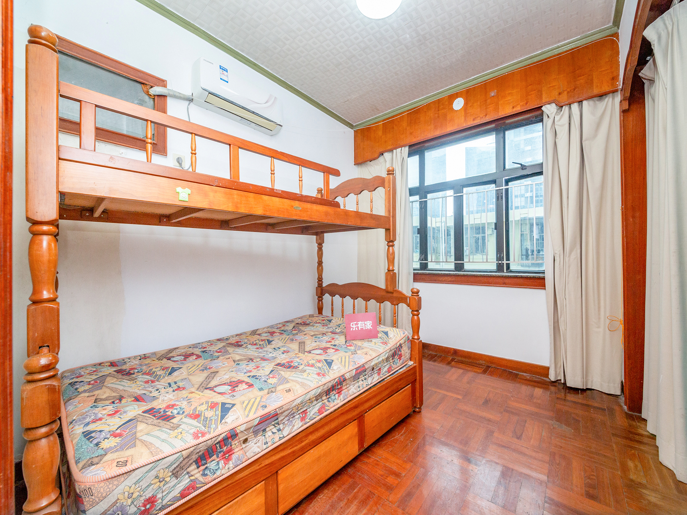 海连大厦三房出售