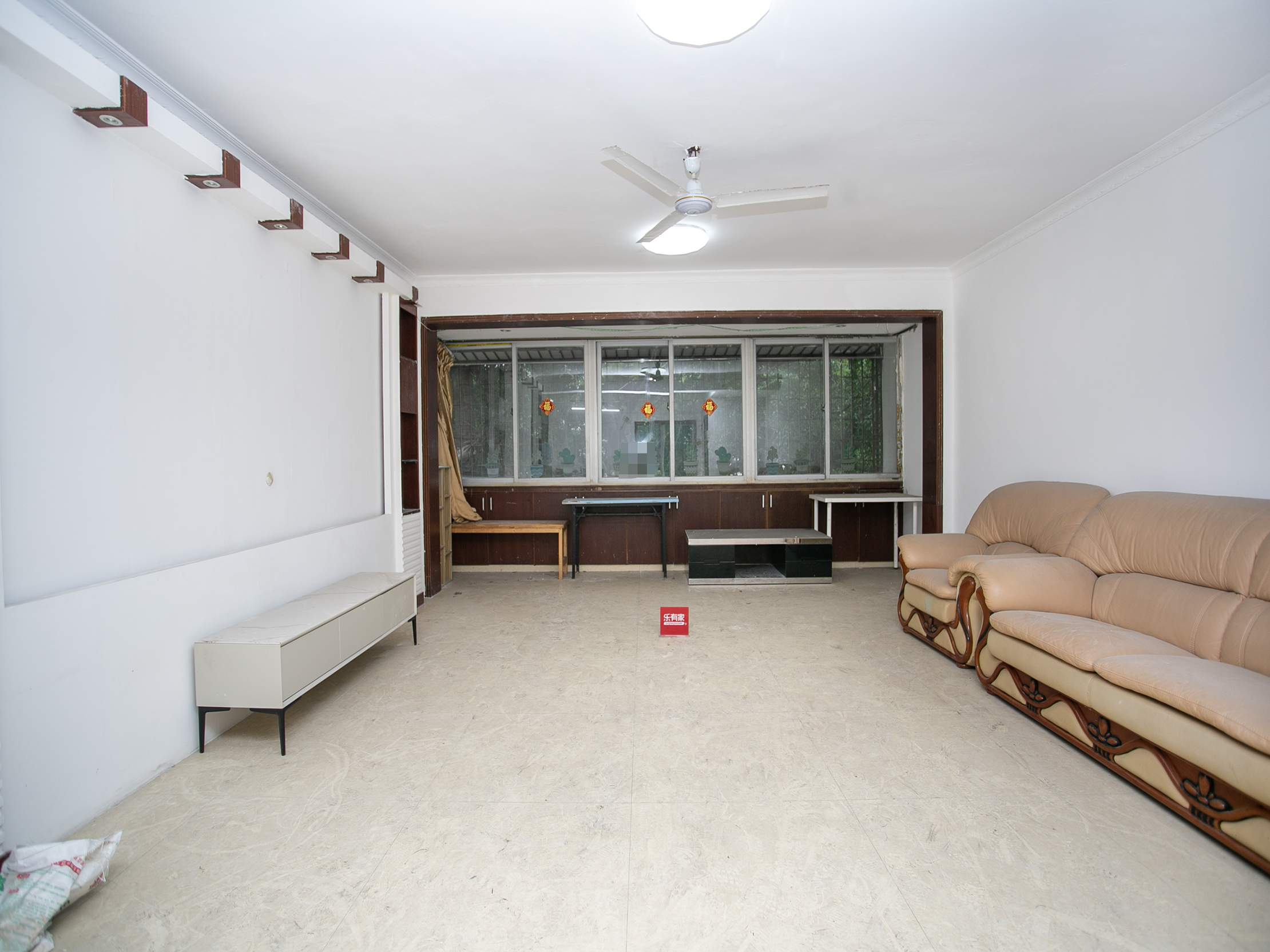 月亮湾花园 西南 普装 3室 2厅 83.21m²