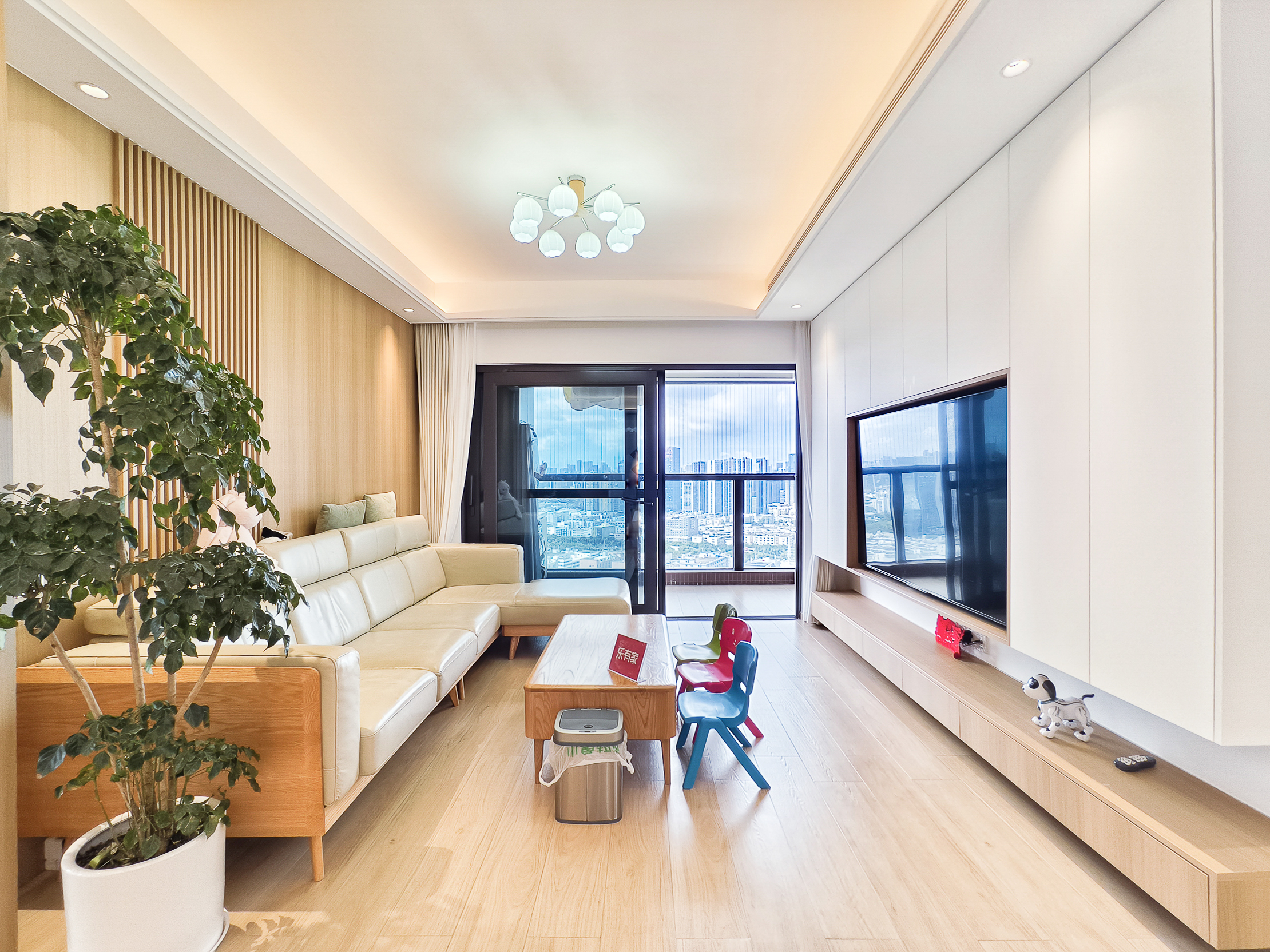 尖岗山壹号花园南北精装5室2厅121.43m²