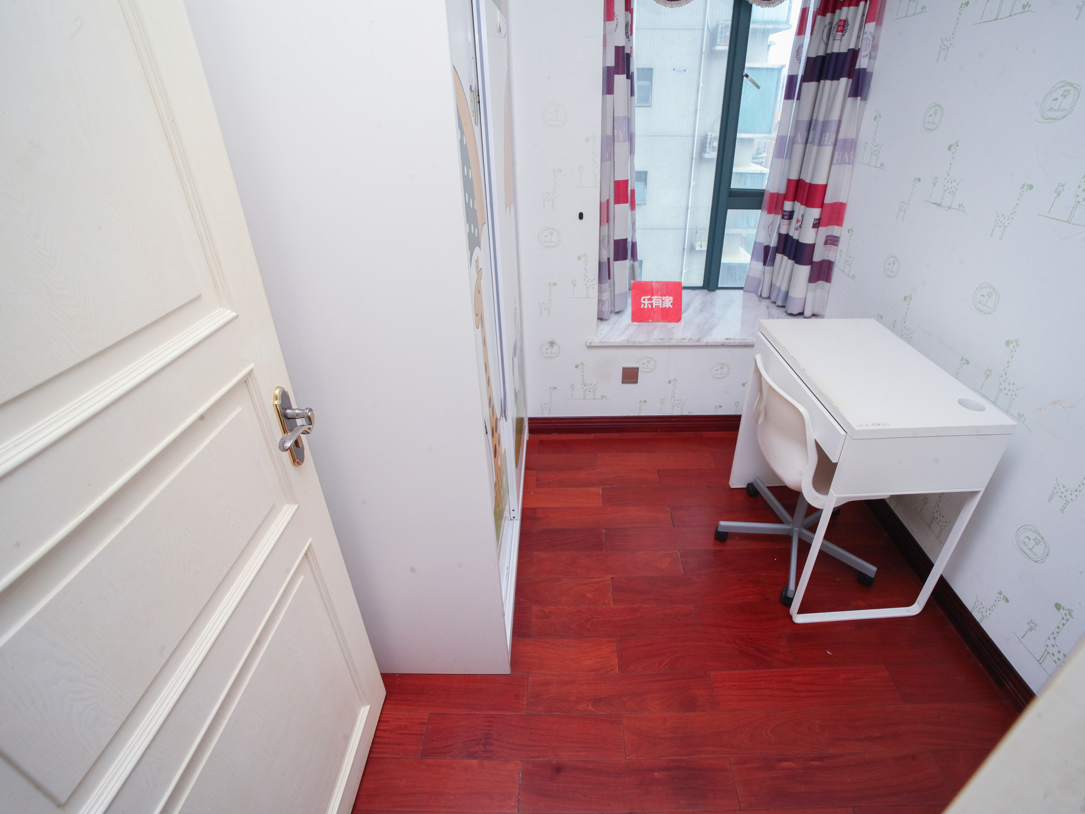 户型方正，通风采光佳，居家舒适