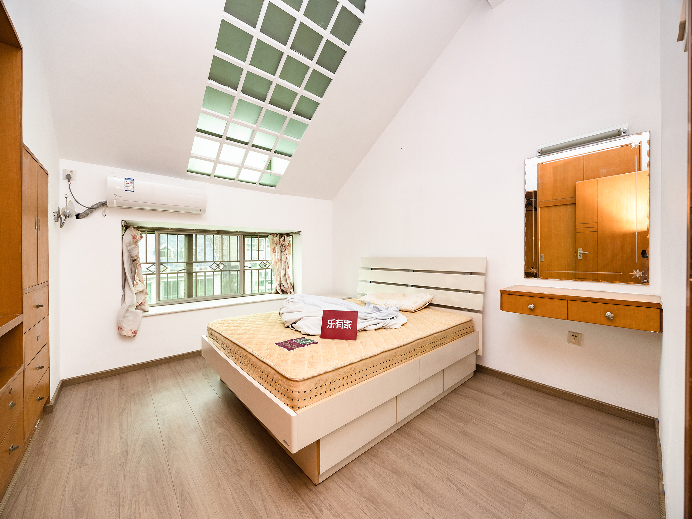 房屋通透性好，通风好，采光好，交通方便