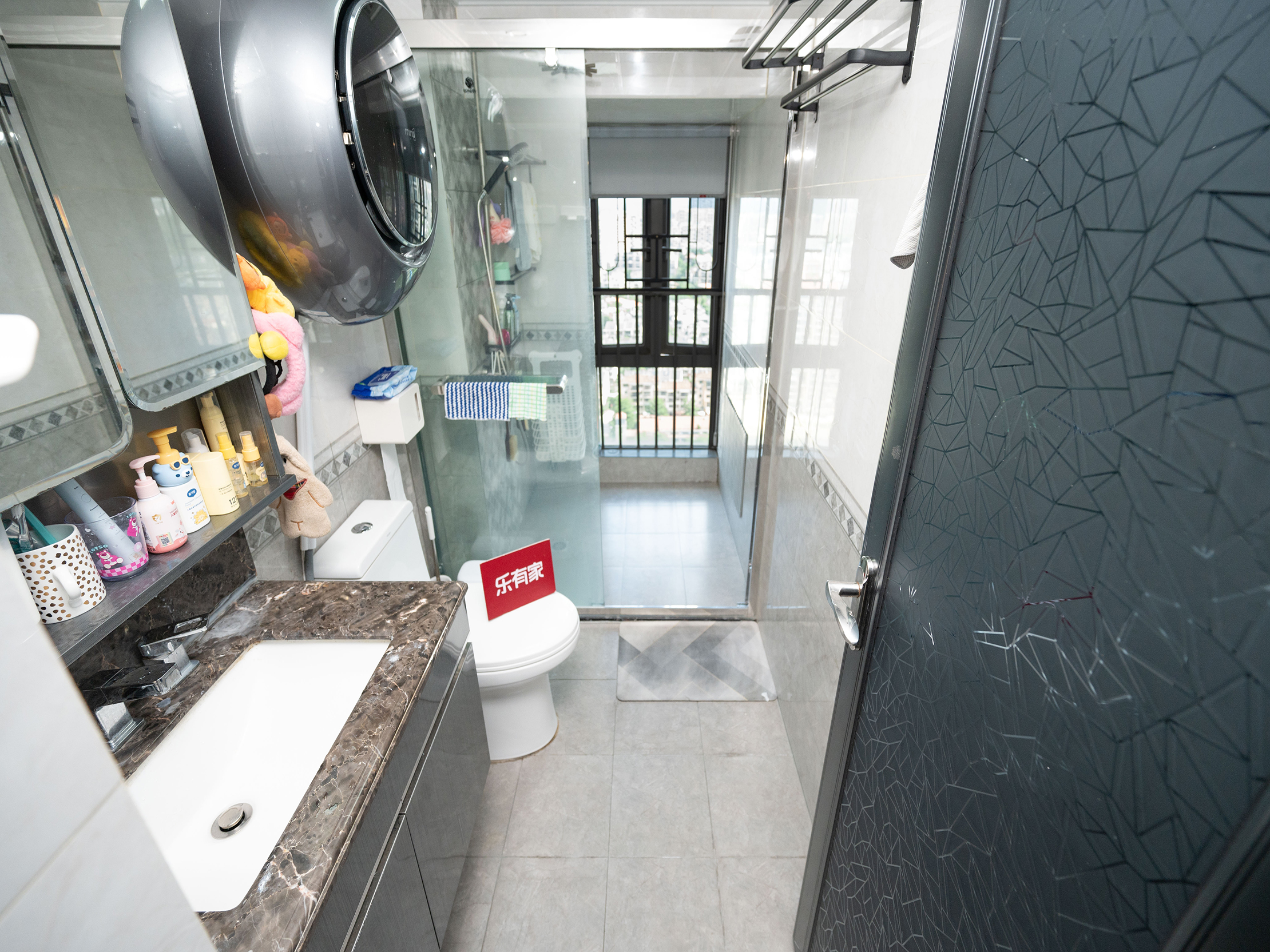 精装打四房，业主自己住，随时可以看房