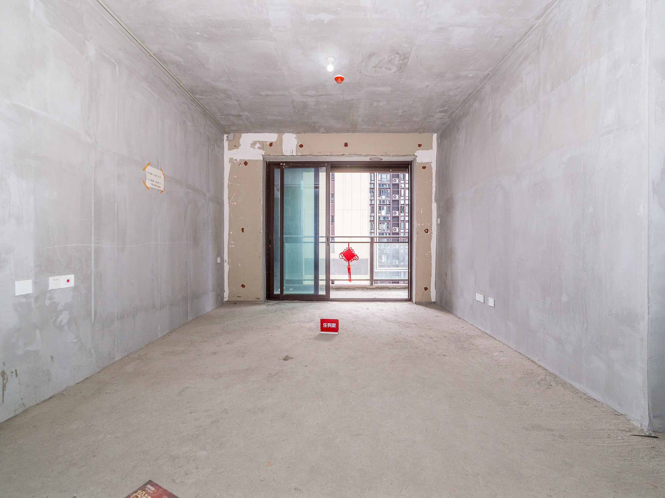 地铁口龙城广场站物业，全新毛坯4房-深圳合正方洲润园二手房