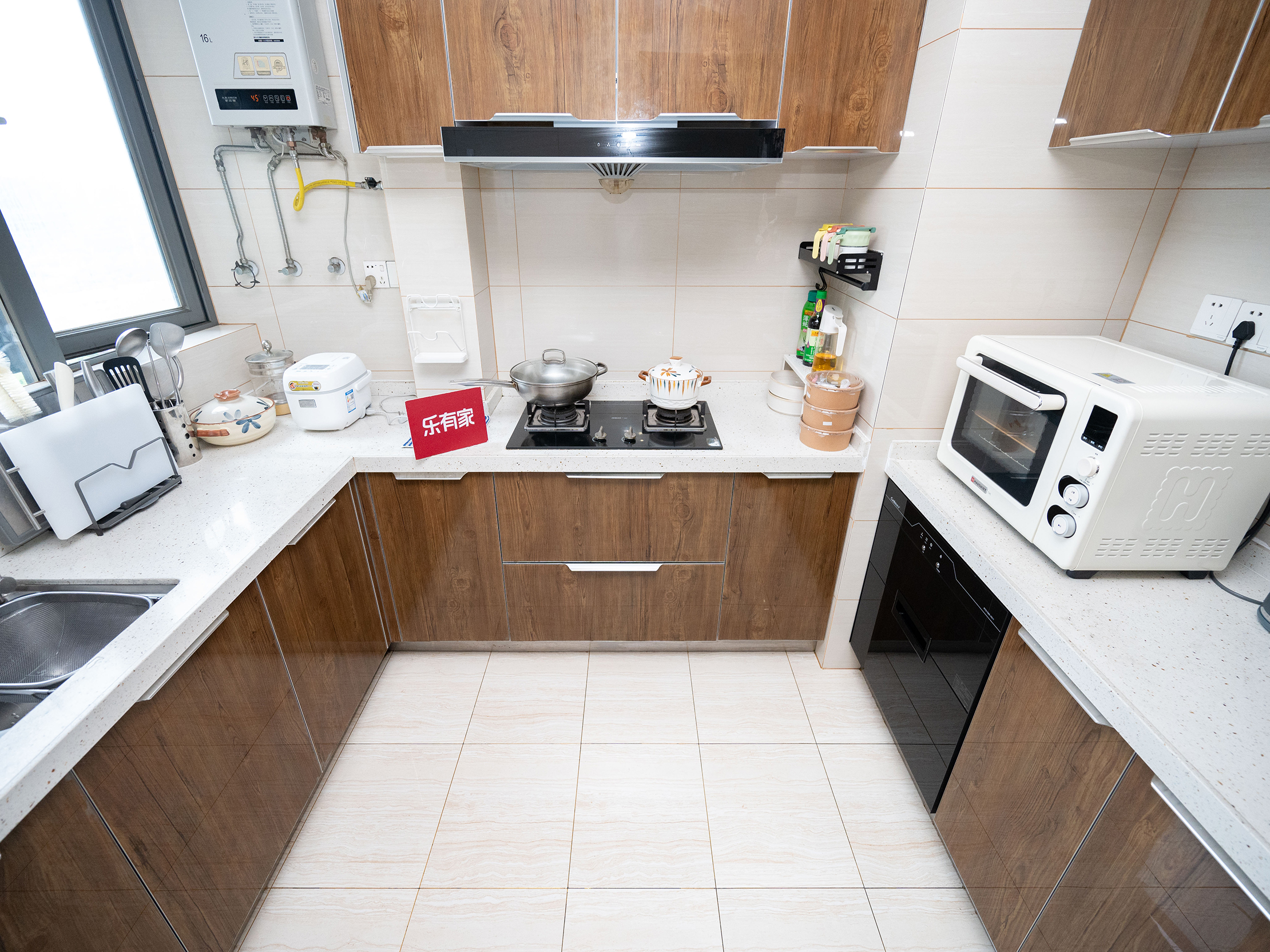 精装打四房，业主自己住，随时可以看房