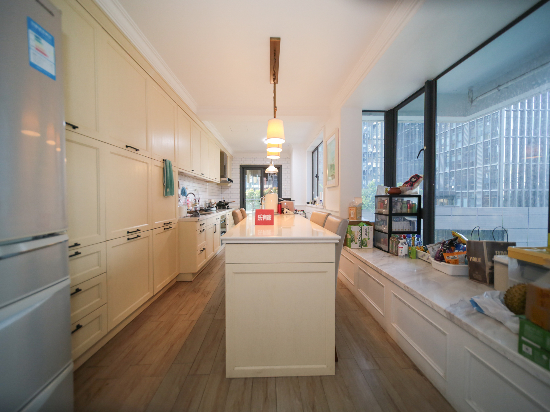 业主自住装修，温馨舒适，品质居家，温馨入住。