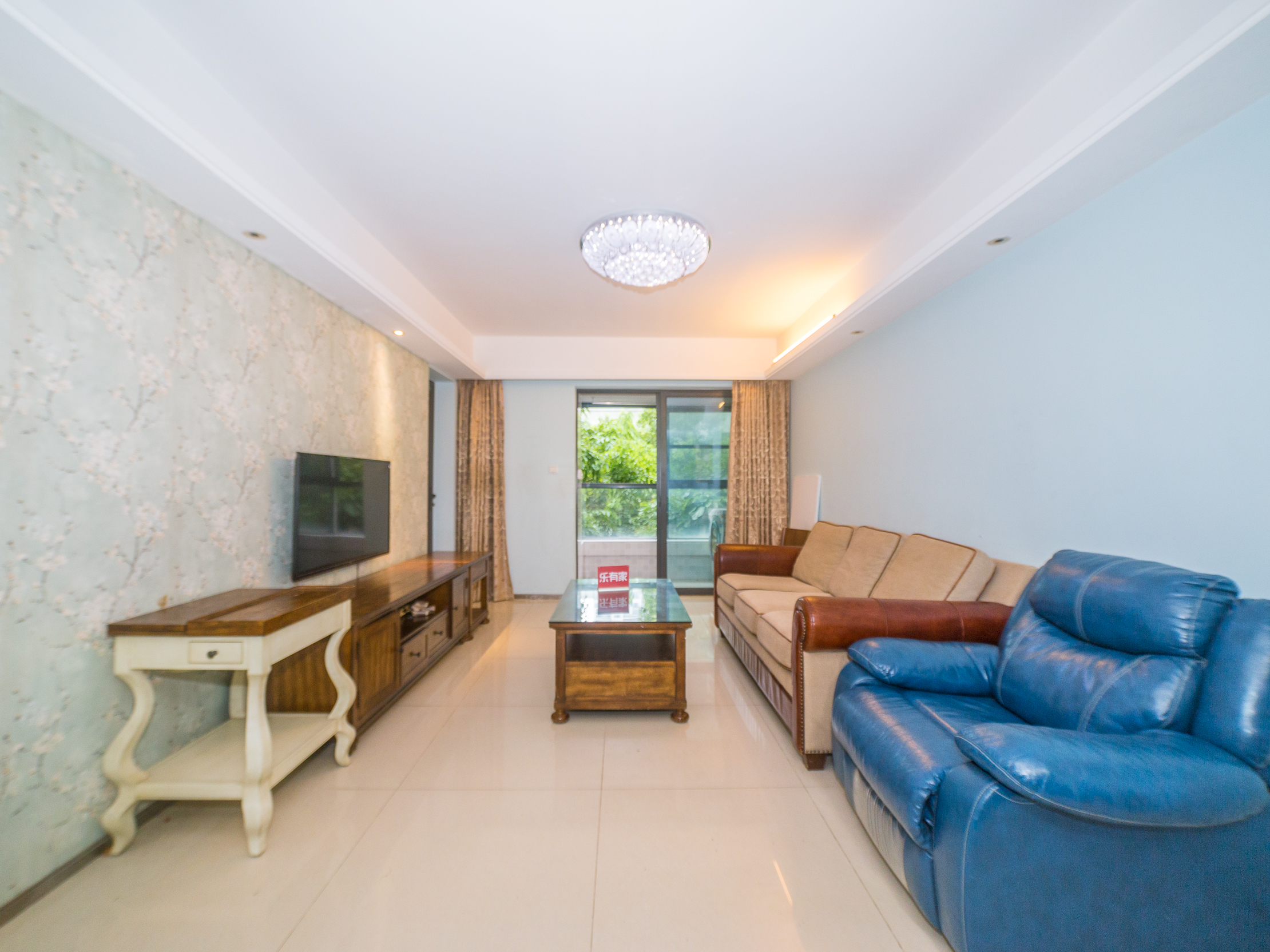 房子楼层适中，采光通风良好，整个房间的空间大，房子使用率高，-深圳海境界二手房