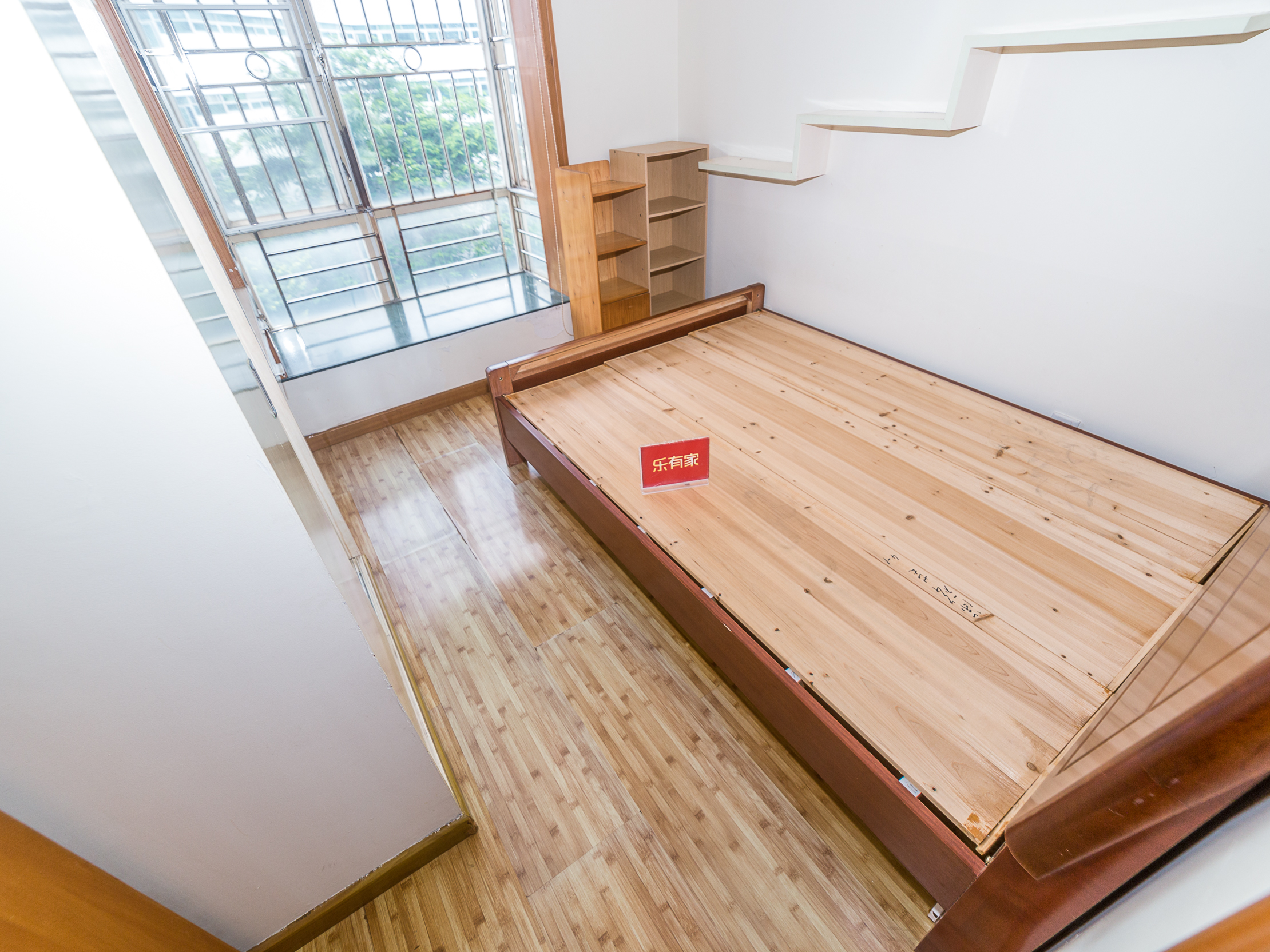 和兴花园三期南北通两阳台三房，看小区